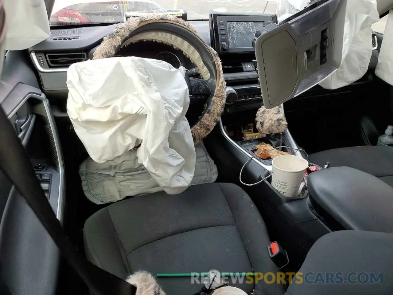 8 Photograph of a damaged car JTMH1RFV1KJ012999 TOYOTA RAV4 2019