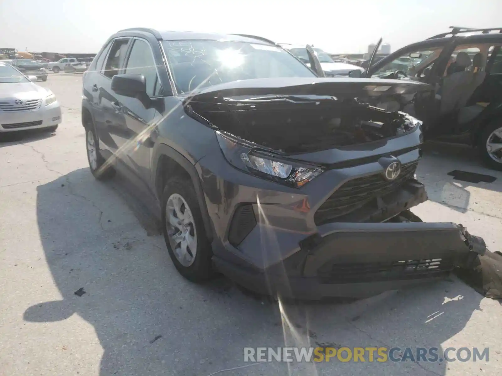 1 Photograph of a damaged car JTMH1RFV1KJ015336 TOYOTA RAV4 2019