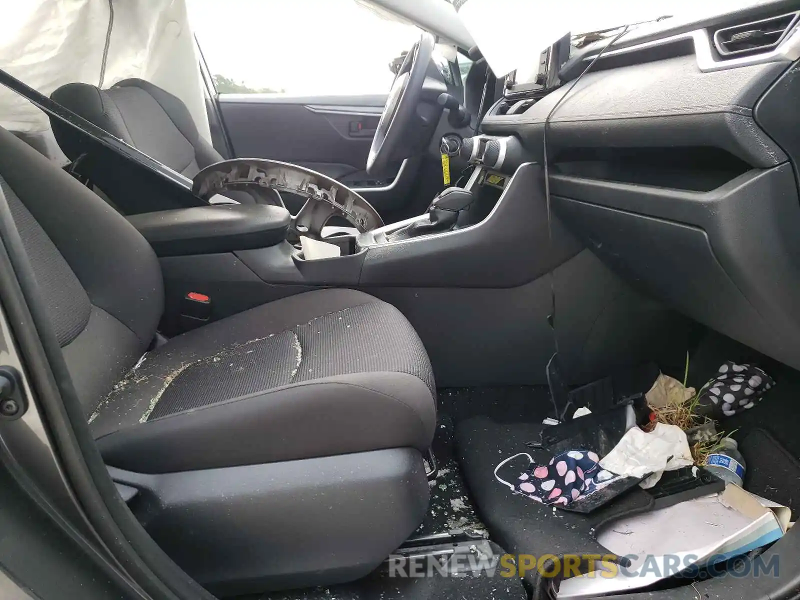 5 Photograph of a damaged car JTMH1RFV1KJ016342 TOYOTA RAV4 2019