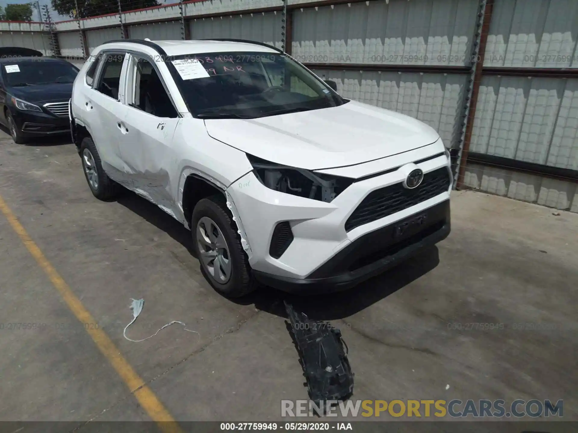 1 Photograph of a damaged car JTMH1RFV2KD009673 TOYOTA RAV4 2019