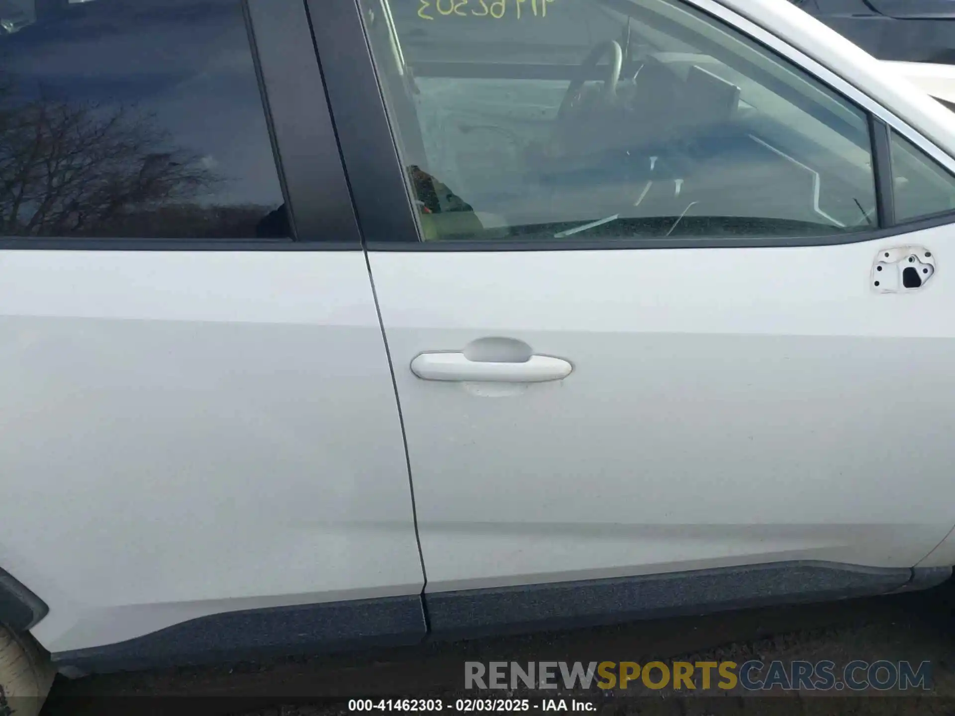 13 Photograph of a damaged car JTMH1RFV2KD016915 TOYOTA RAV4 2019