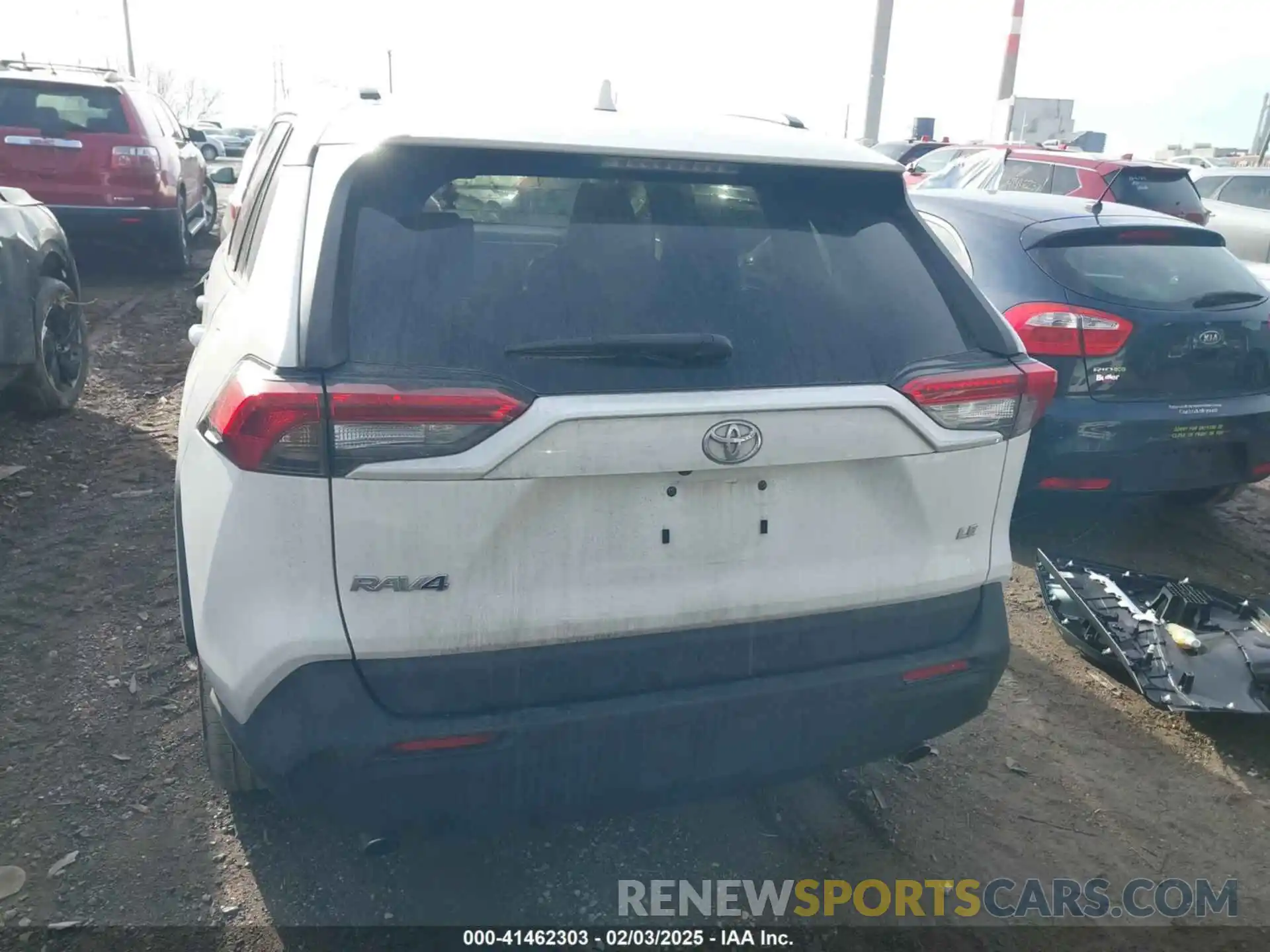 16 Photograph of a damaged car JTMH1RFV2KD016915 TOYOTA RAV4 2019