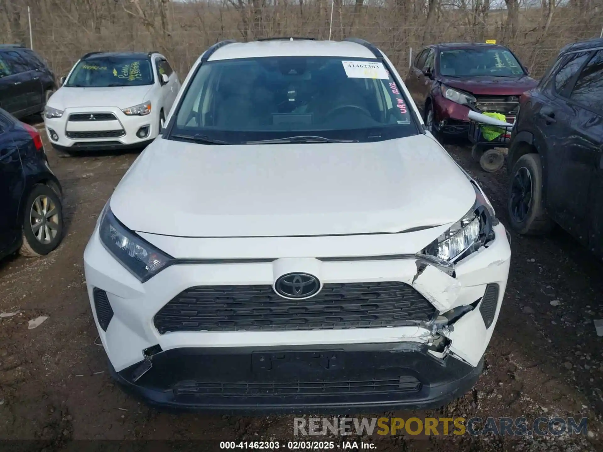 17 Photograph of a damaged car JTMH1RFV2KD016915 TOYOTA RAV4 2019