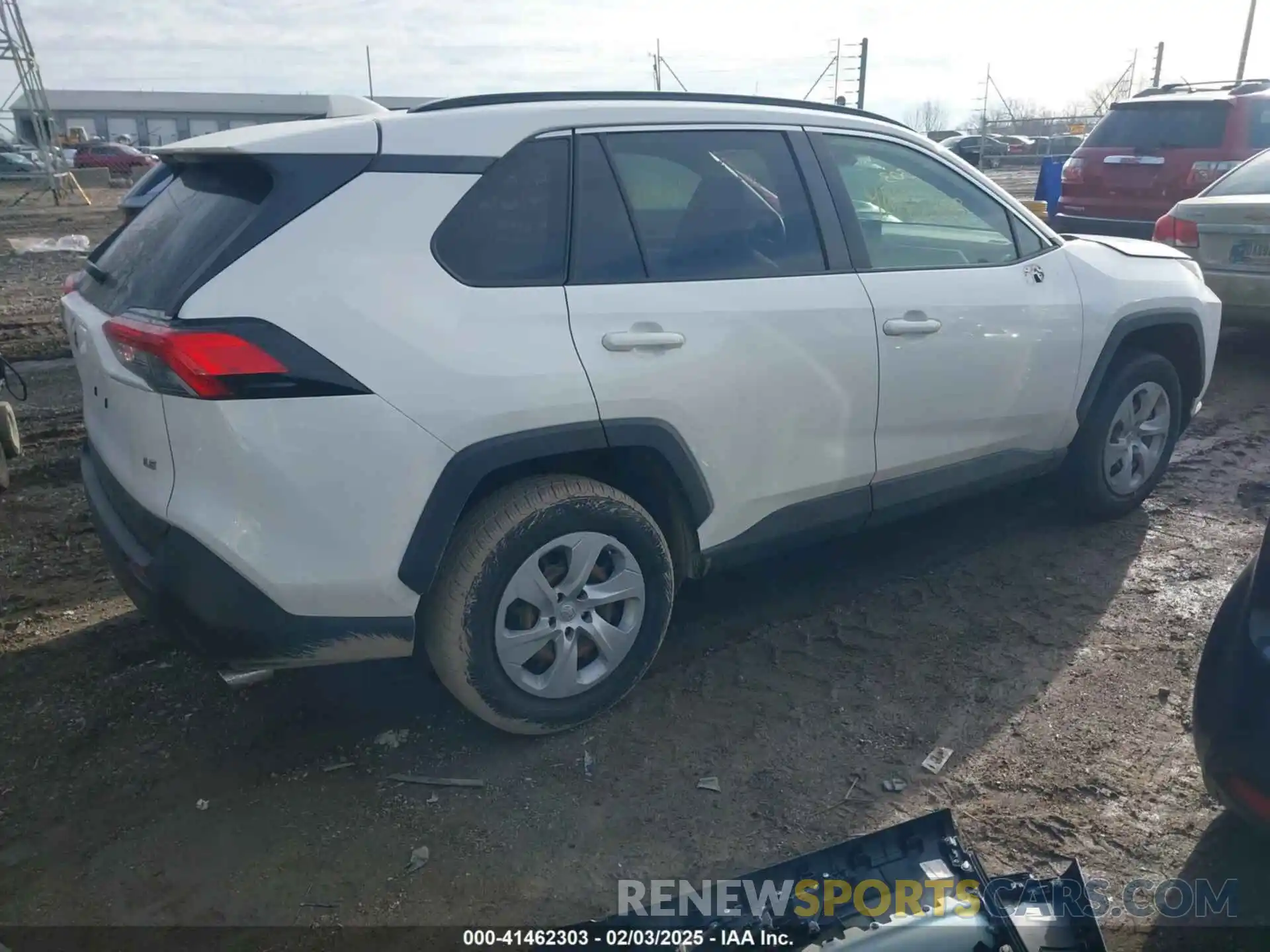 4 Photograph of a damaged car JTMH1RFV2KD016915 TOYOTA RAV4 2019