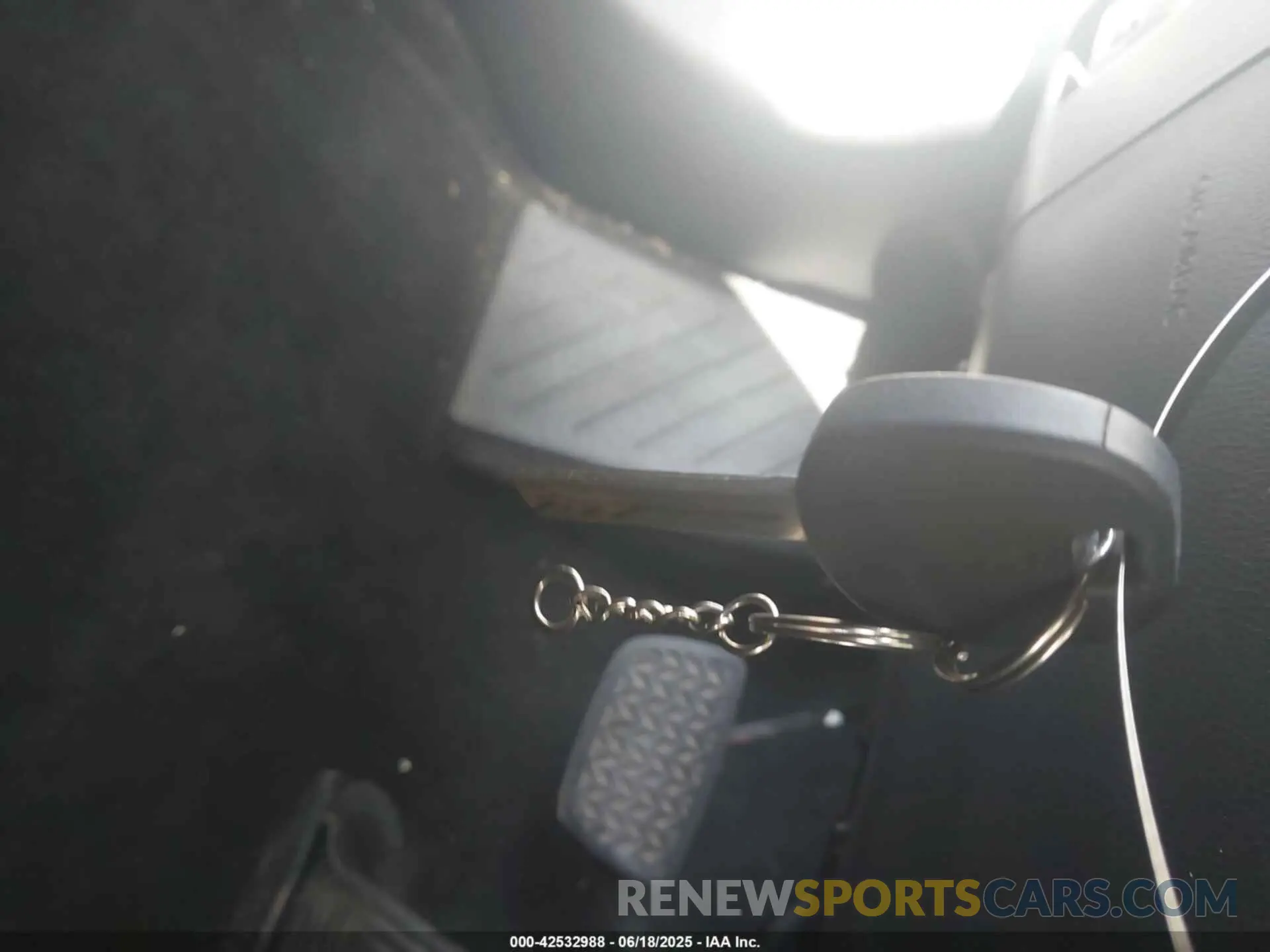 11 Photograph of a damaged car JTMH1RFV2KD502351 TOYOTA RAV4 2019
