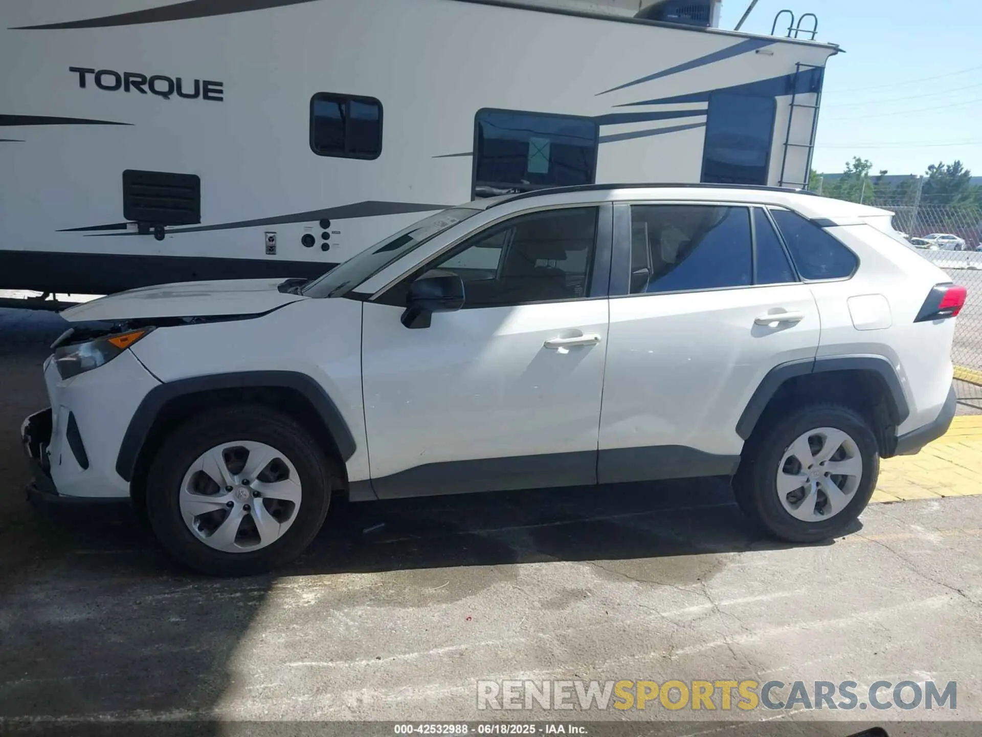 15 Photograph of a damaged car JTMH1RFV2KD502351 TOYOTA RAV4 2019