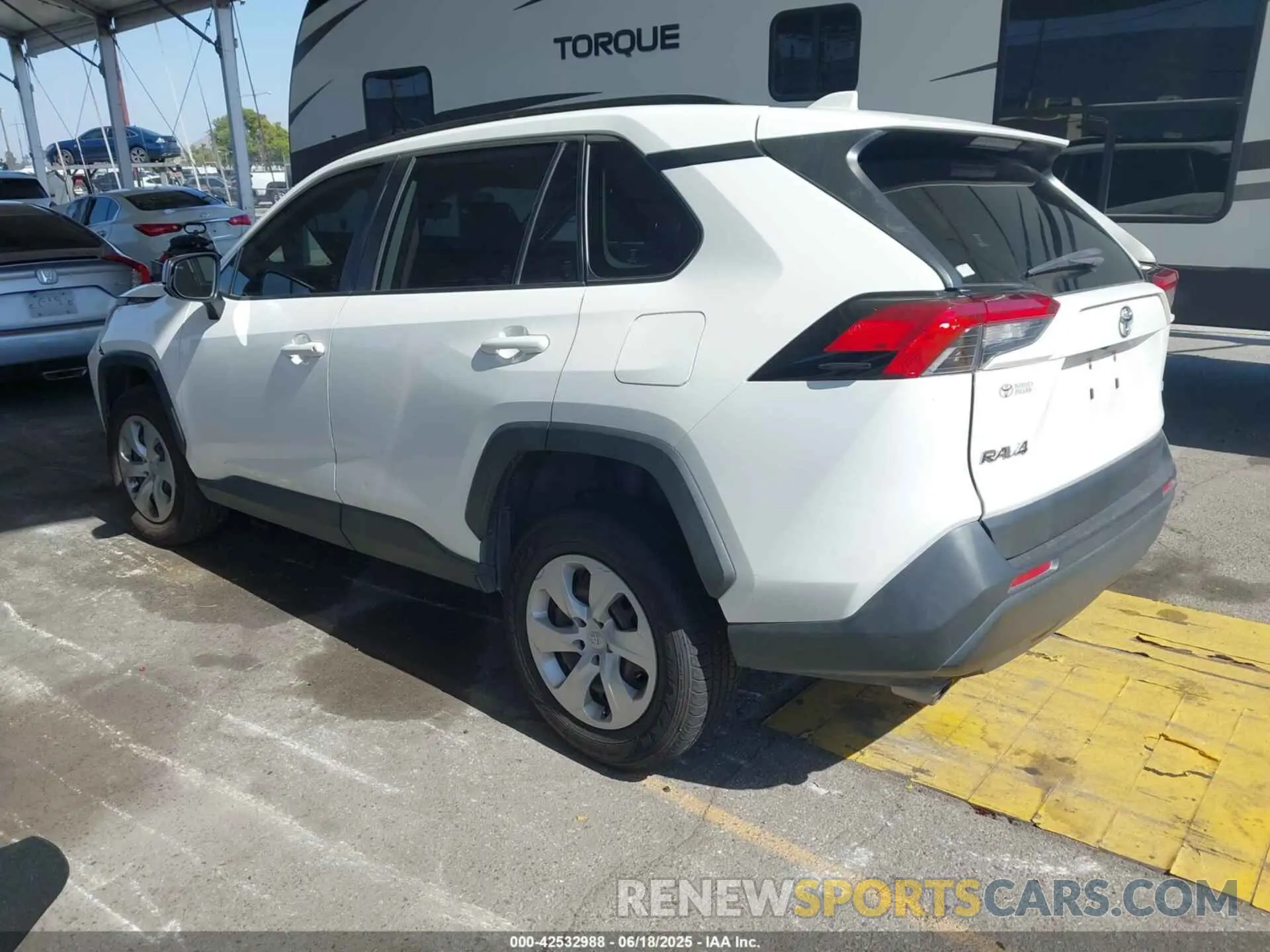 3 Photograph of a damaged car JTMH1RFV2KD502351 TOYOTA RAV4 2019