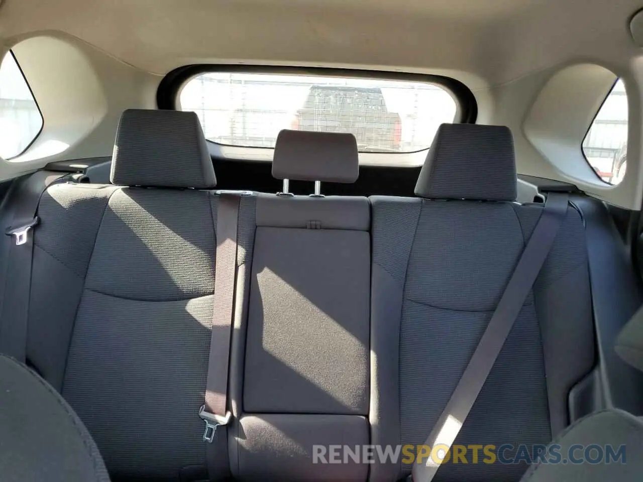 10 Photograph of a damaged car JTMH1RFV2KJ008864 TOYOTA RAV4 2019