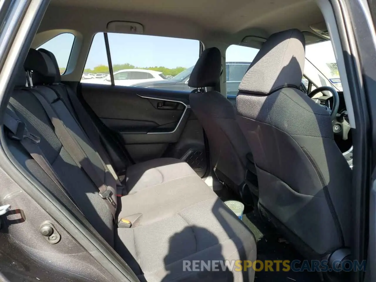 11 Photograph of a damaged car JTMH1RFV2KJ008864 TOYOTA RAV4 2019