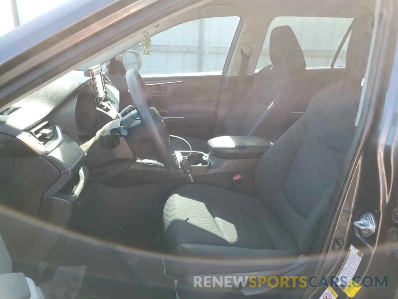 7 Photograph of a damaged car JTMH1RFV2KJ008864 TOYOTA RAV4 2019