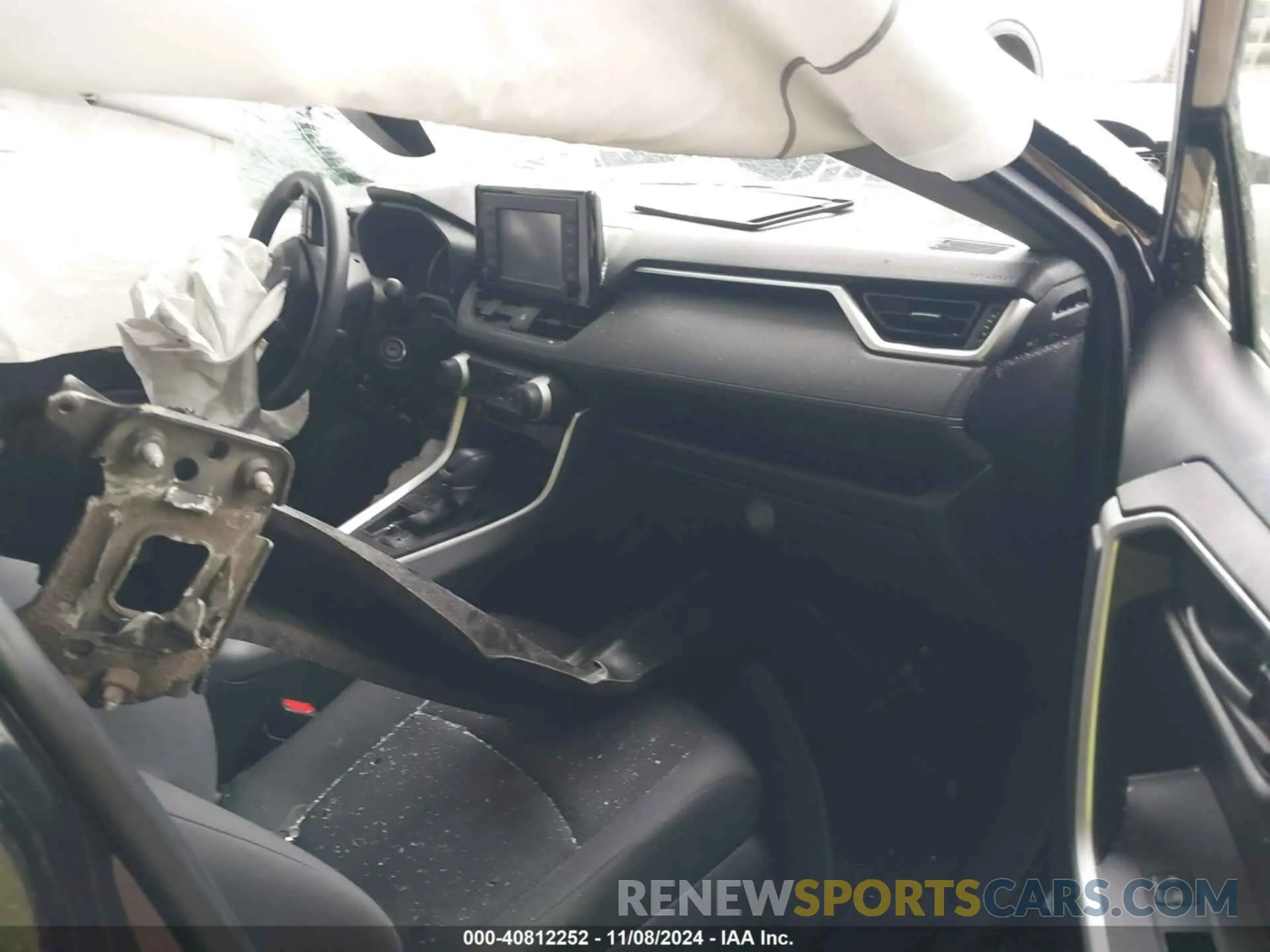 5 Photograph of a damaged car JTMH1RFV3KD016860 TOYOTA RAV4 2019