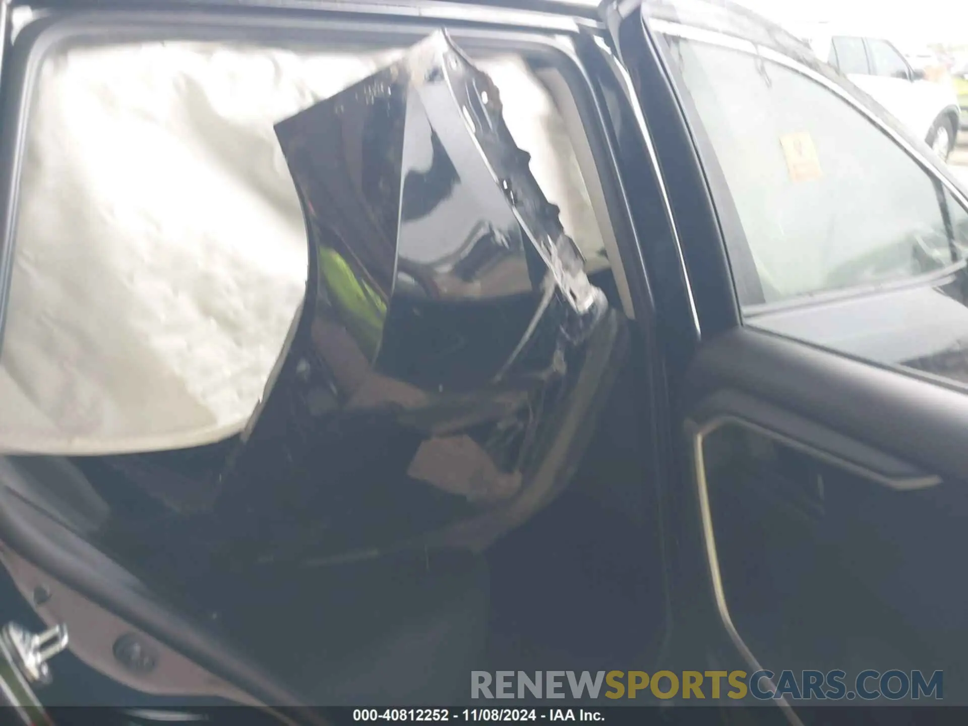 8 Photograph of a damaged car JTMH1RFV3KD016860 TOYOTA RAV4 2019