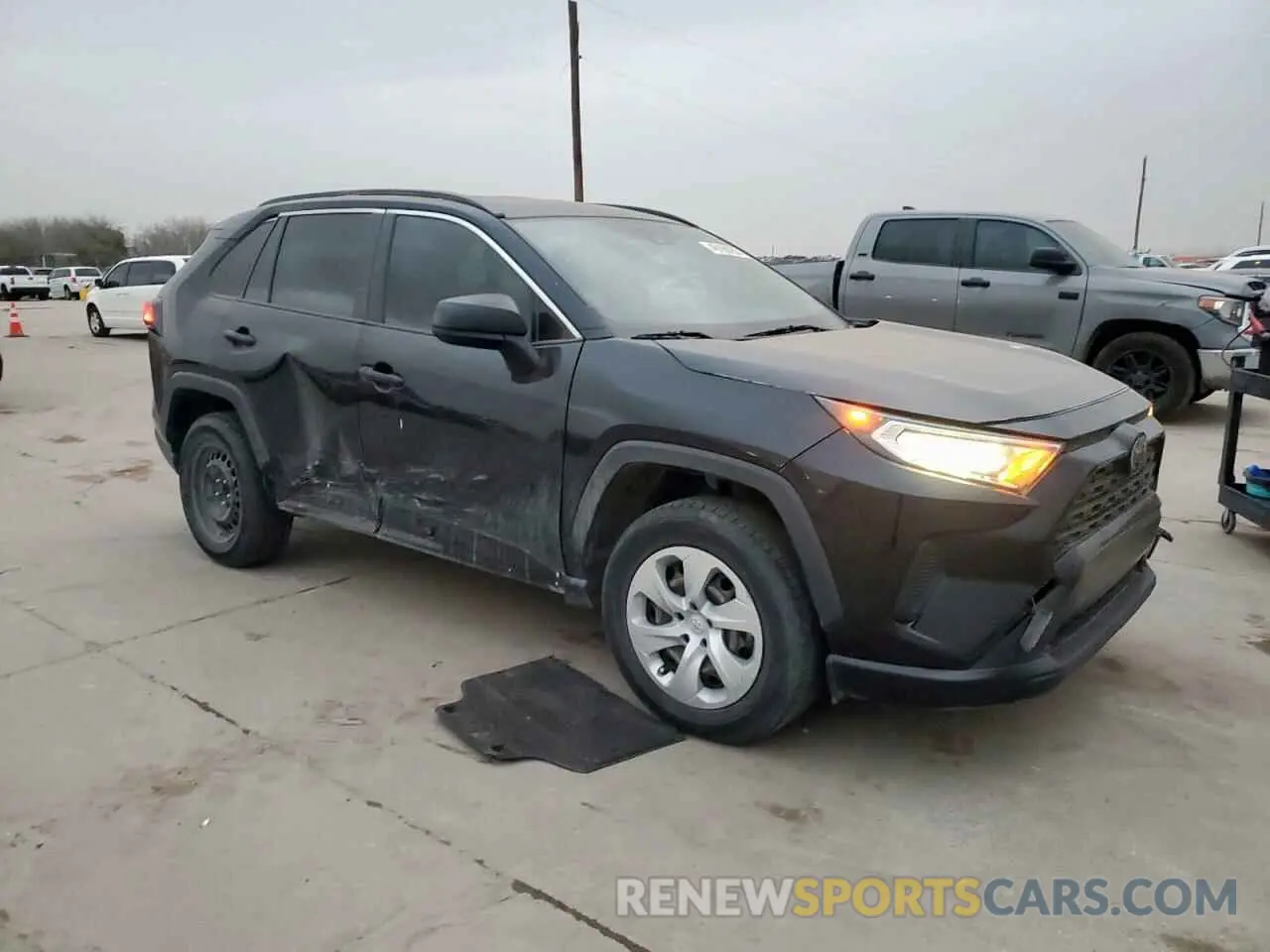 4 Photograph of a damaged car JTMH1RFV3KD037384 TOYOTA RAV4 2019
