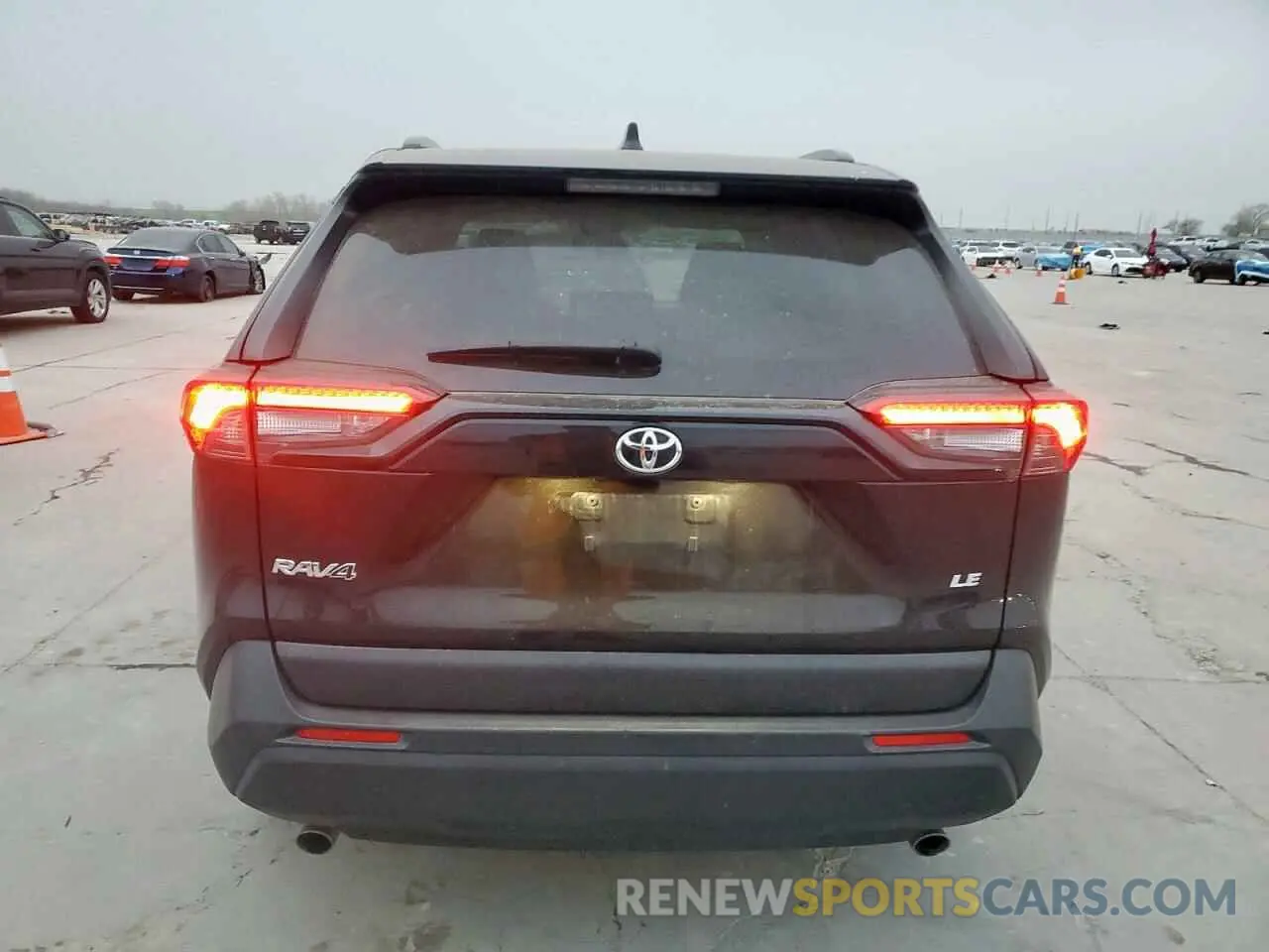6 Photograph of a damaged car JTMH1RFV3KD037384 TOYOTA RAV4 2019