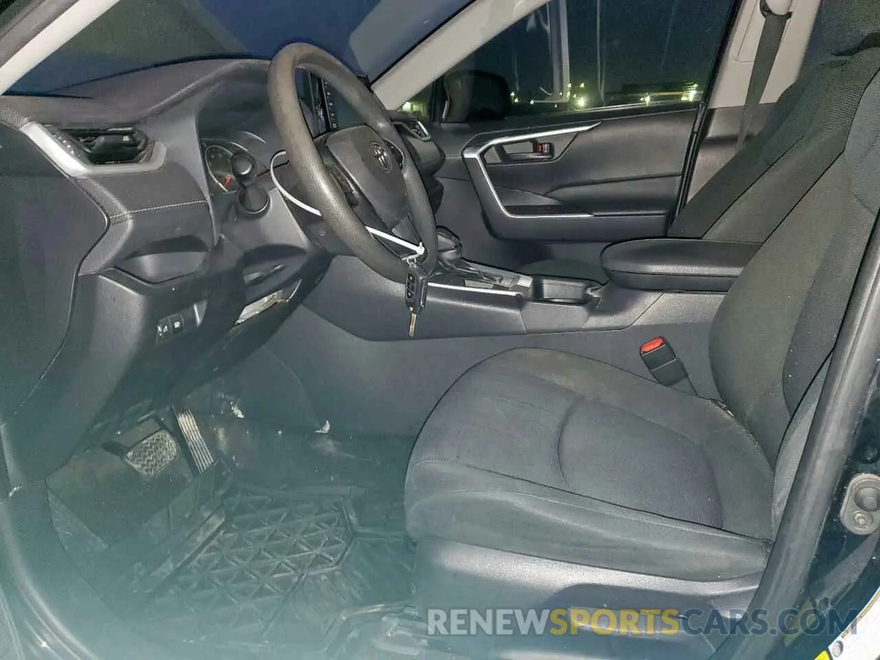 7 Photograph of a damaged car JTMH1RFV3KD037384 TOYOTA RAV4 2019