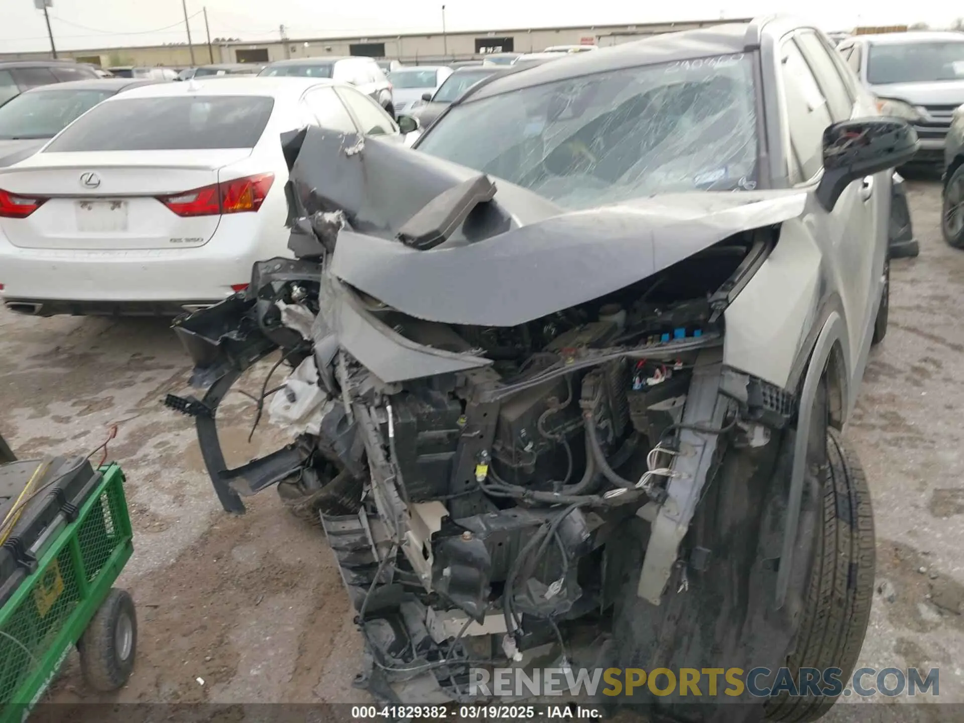 10 Photograph of a damaged car JTMH1RFV3KD501628 TOYOTA RAV4 2019