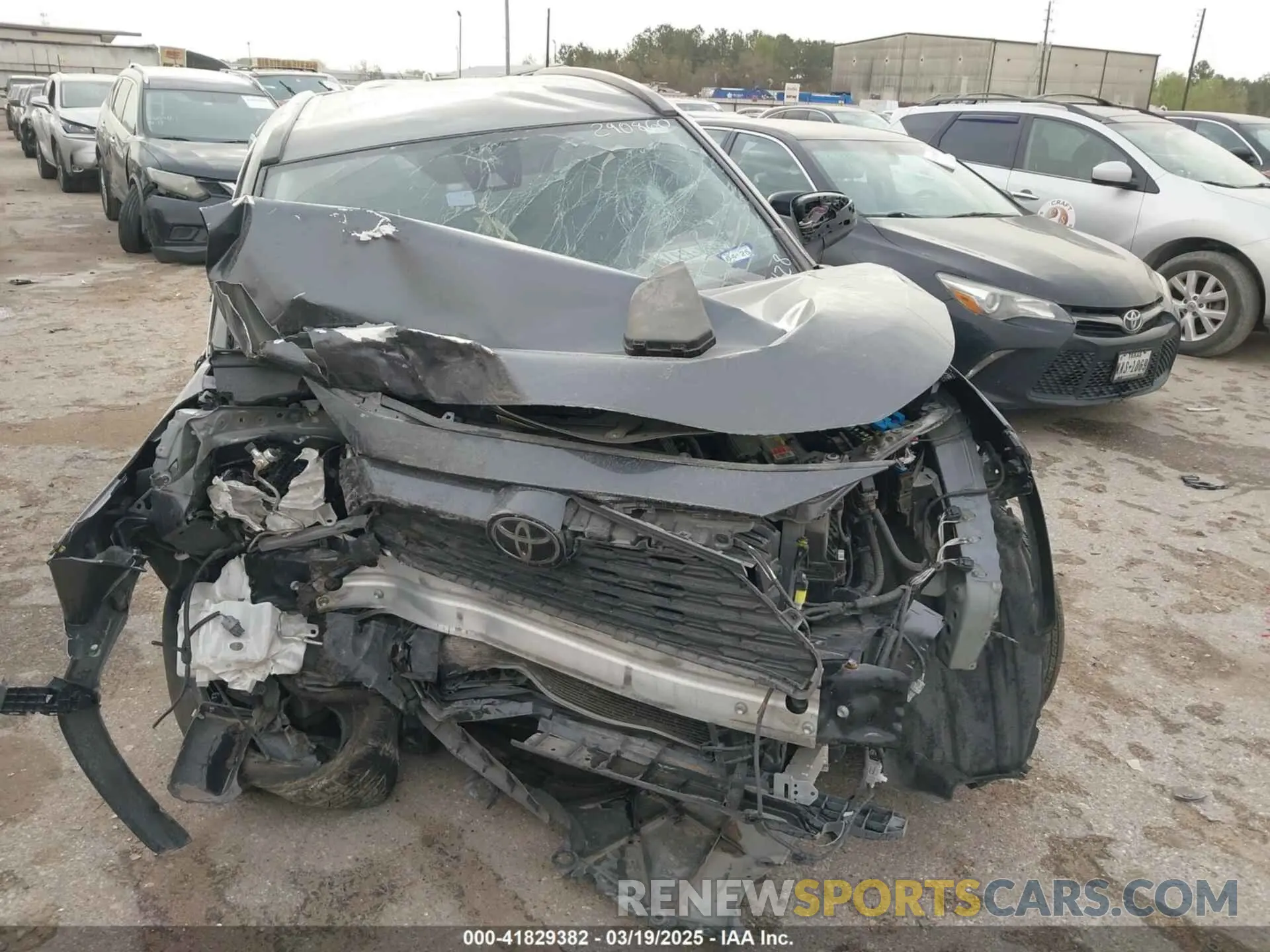 11 Photograph of a damaged car JTMH1RFV3KD501628 TOYOTA RAV4 2019