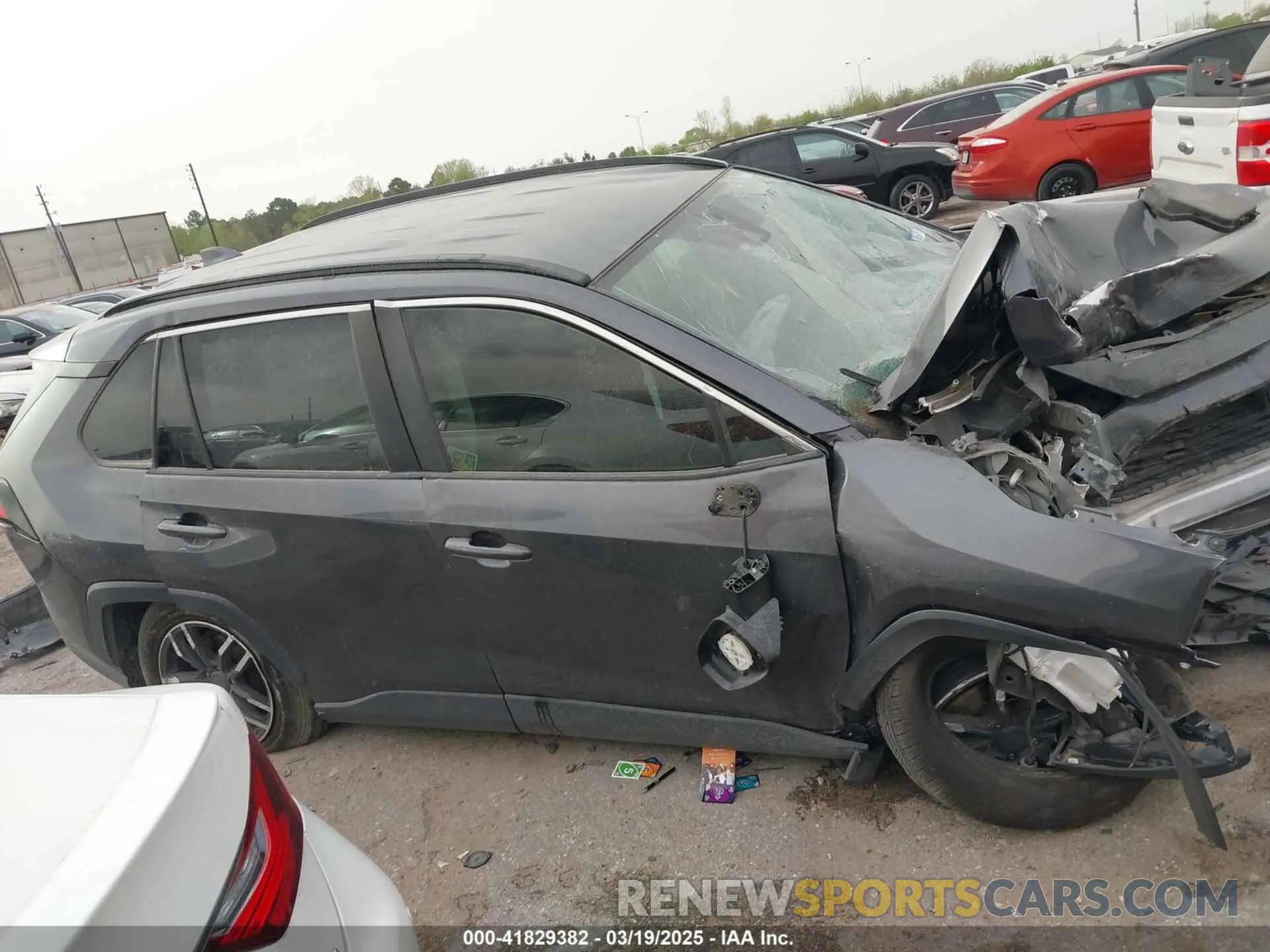 12 Photograph of a damaged car JTMH1RFV3KD501628 TOYOTA RAV4 2019