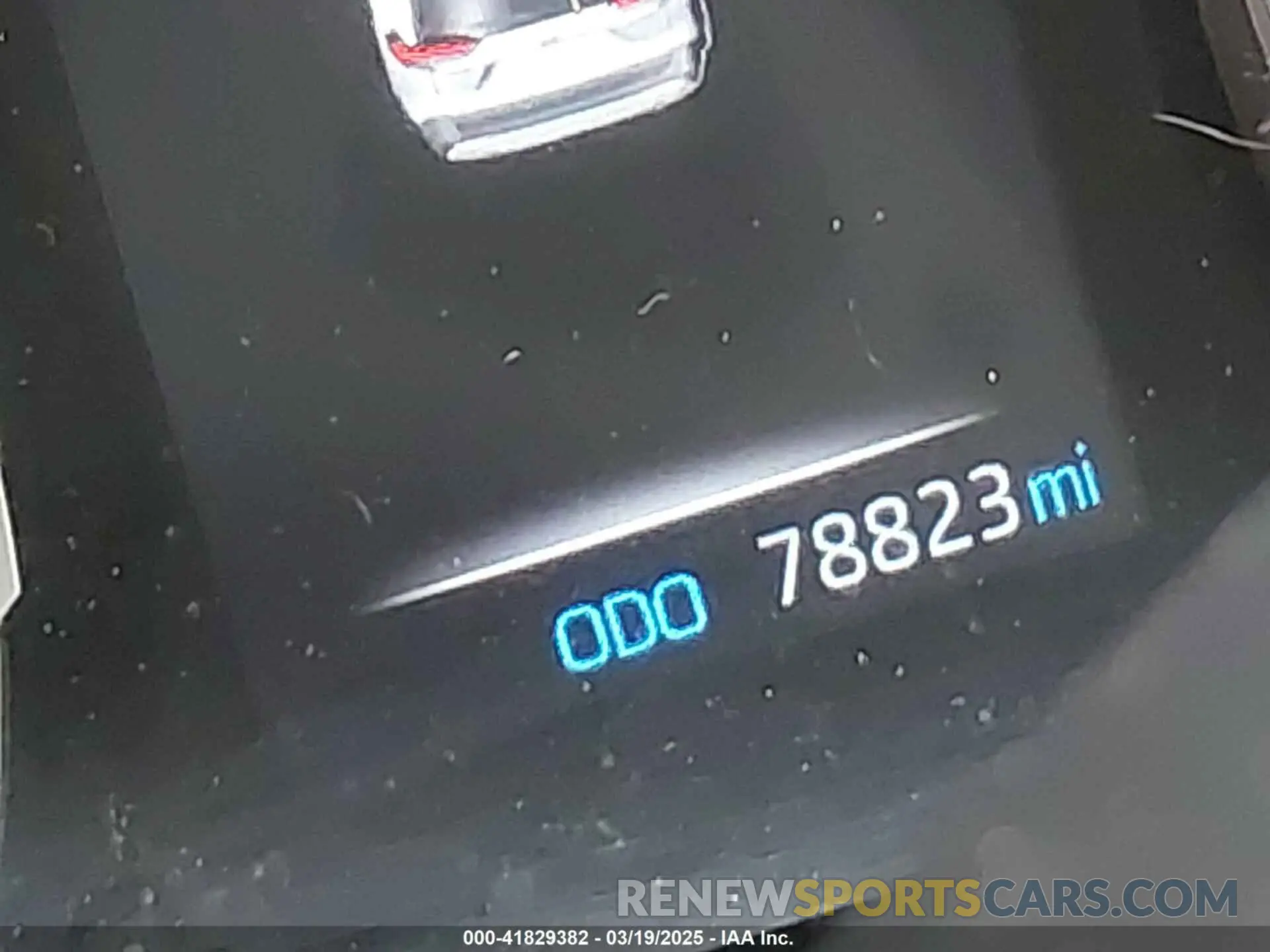 14 Photograph of a damaged car JTMH1RFV3KD501628 TOYOTA RAV4 2019