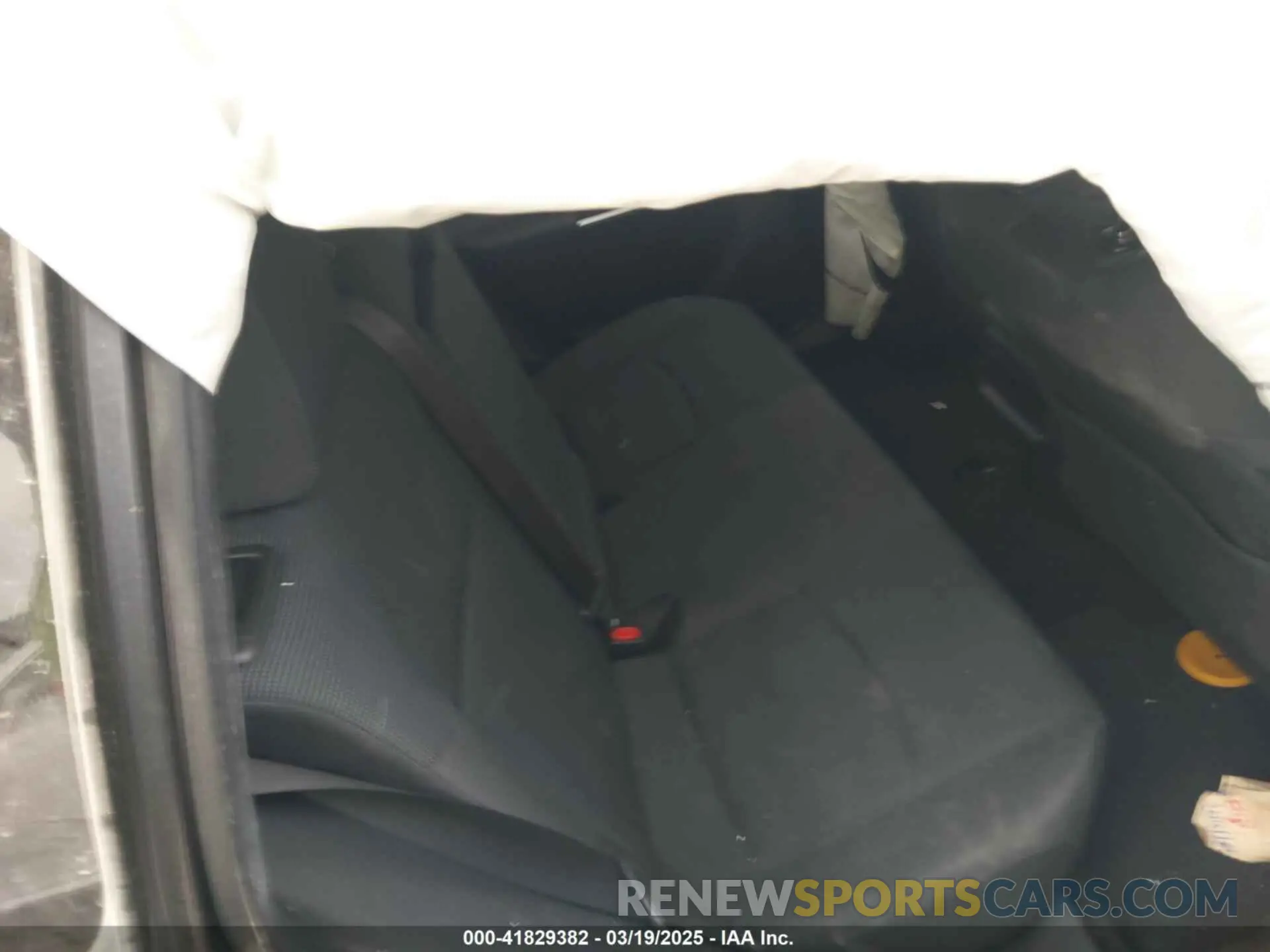 8 Photograph of a damaged car JTMH1RFV3KD501628 TOYOTA RAV4 2019
