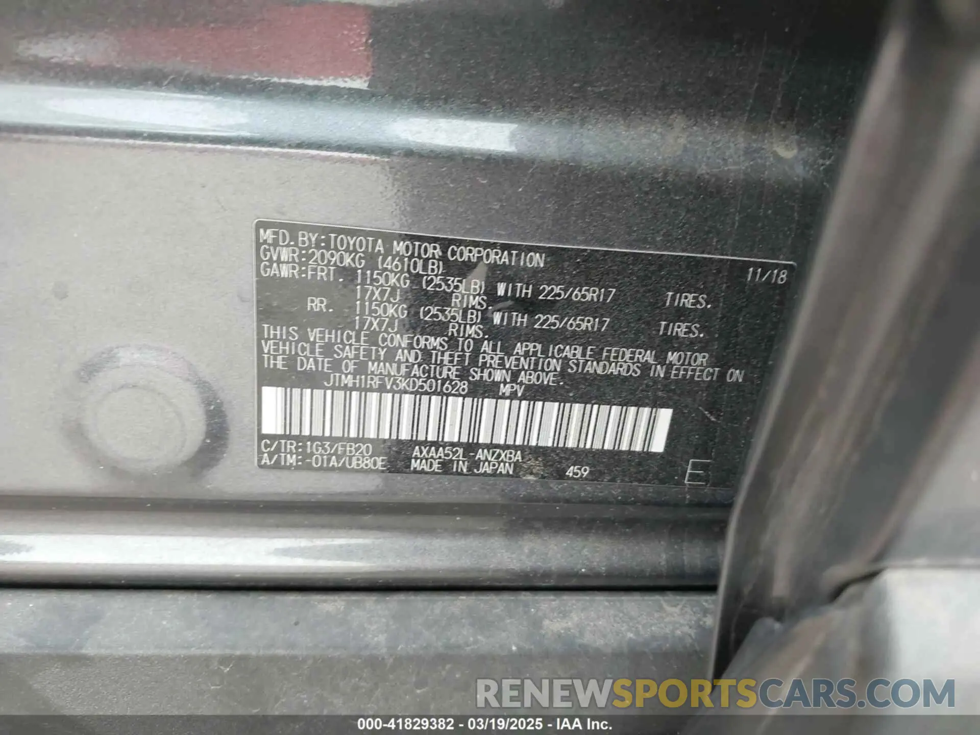 9 Photograph of a damaged car JTMH1RFV3KD501628 TOYOTA RAV4 2019