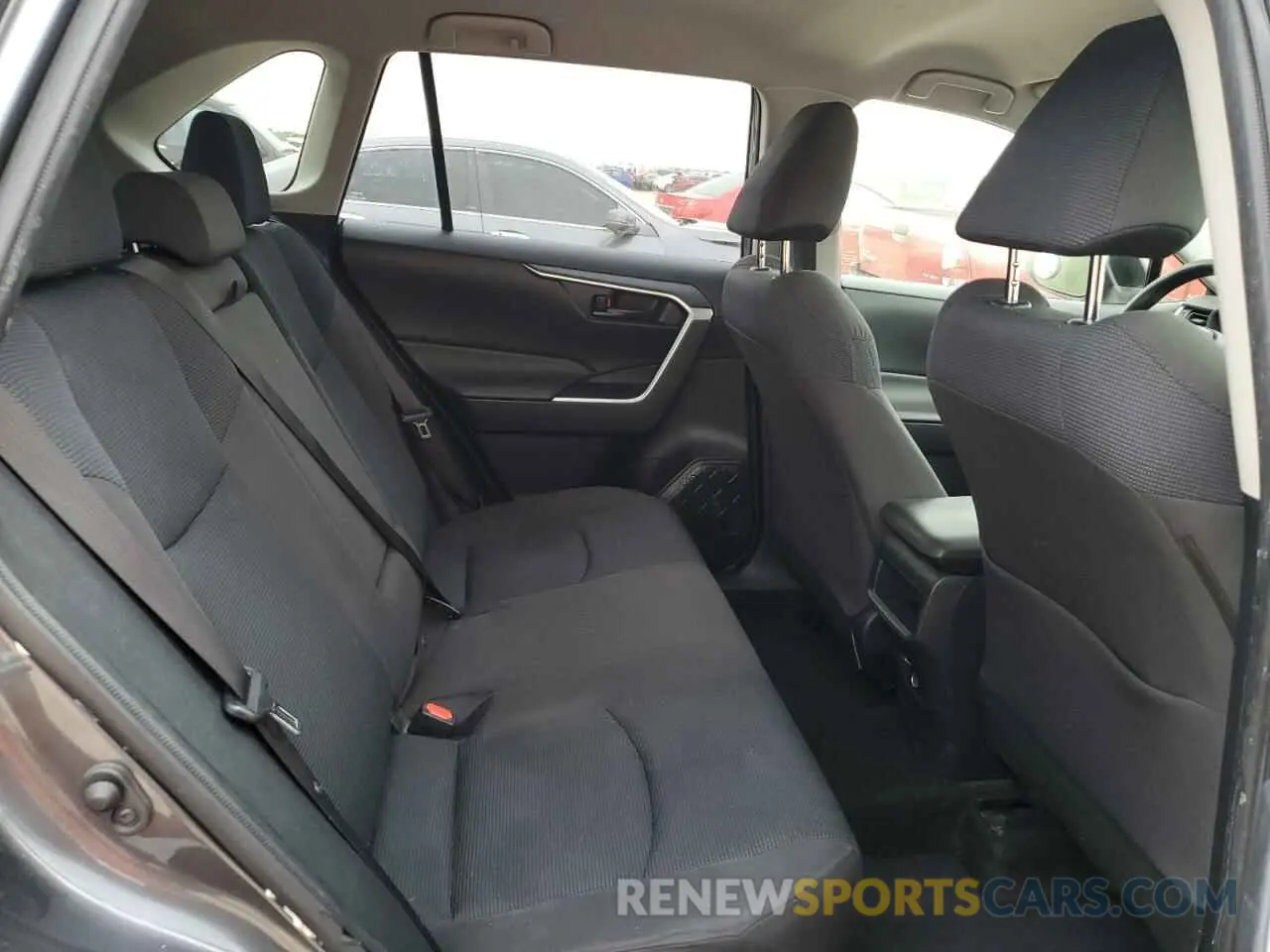 11 Photograph of a damaged car JTMH1RFV3KD507946 TOYOTA RAV4 2019