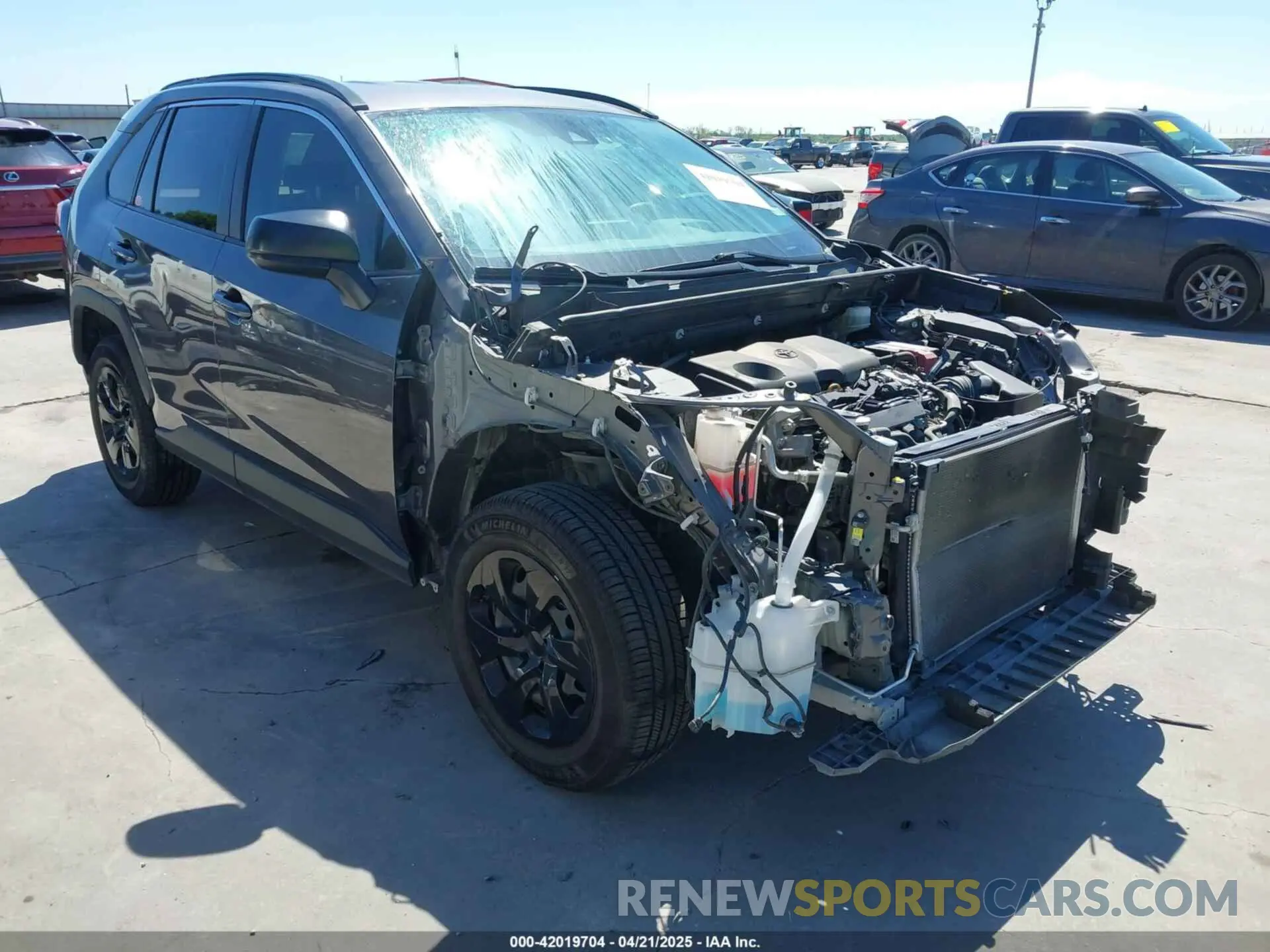 1 Photograph of a damaged car JTMH1RFV3KJ008405 TOYOTA RAV4 2019