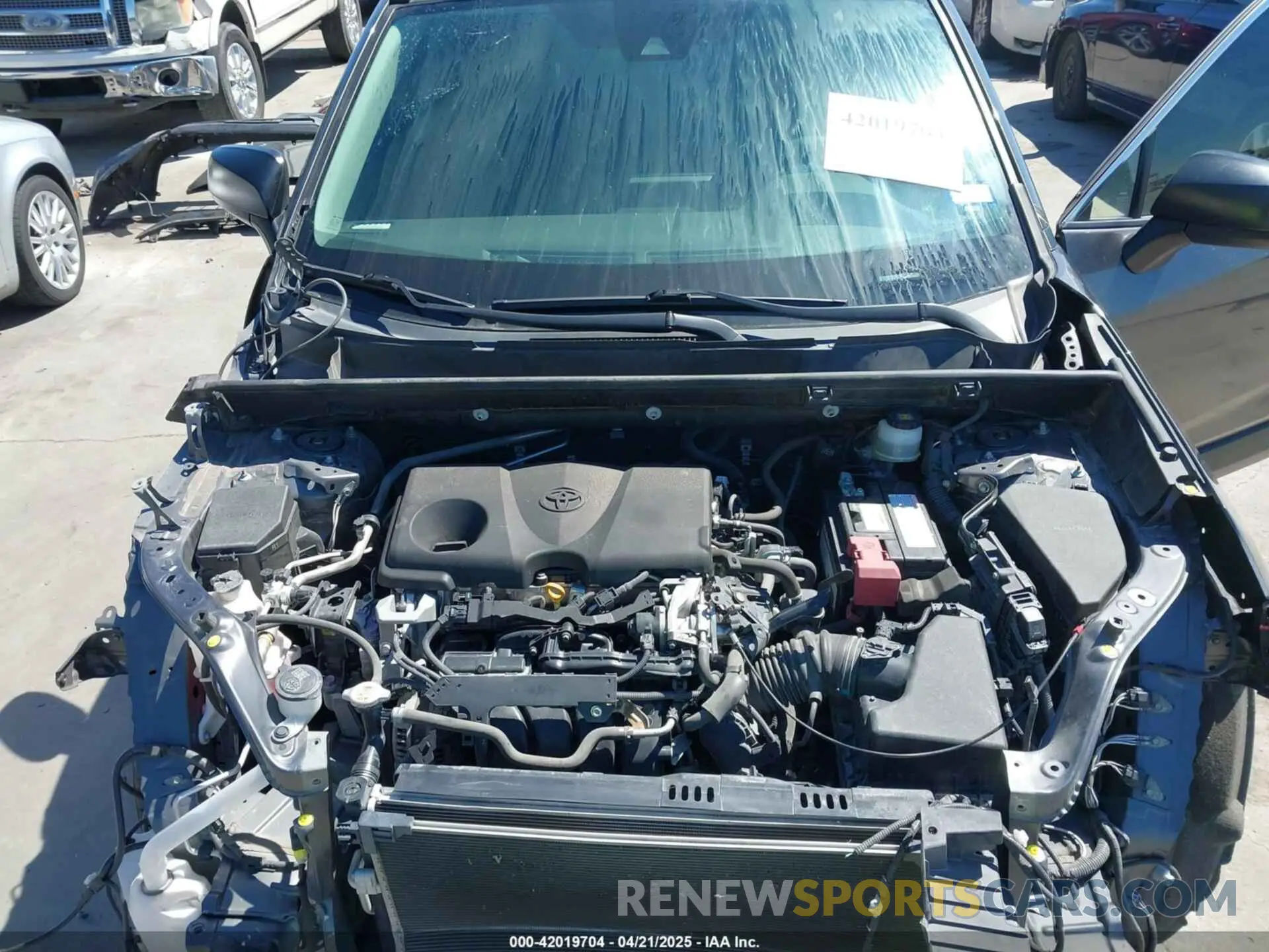 10 Photograph of a damaged car JTMH1RFV3KJ008405 TOYOTA RAV4 2019