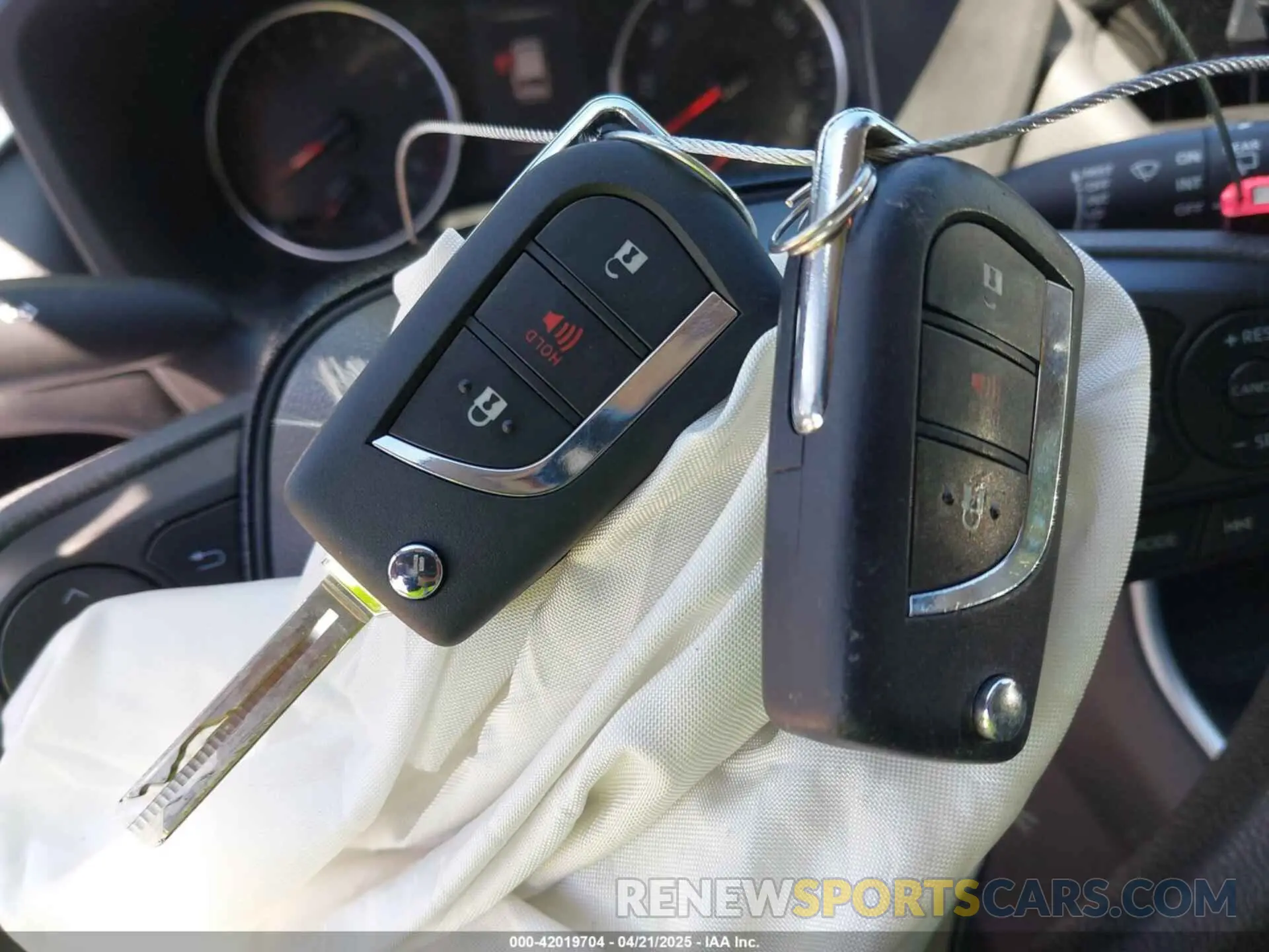 11 Photograph of a damaged car JTMH1RFV3KJ008405 TOYOTA RAV4 2019