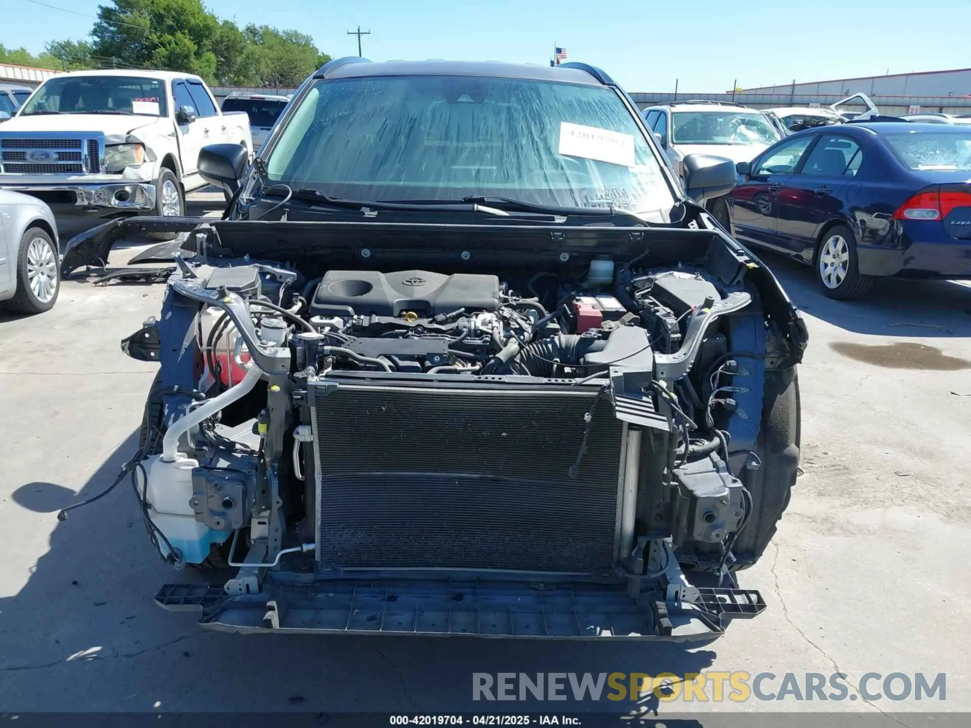 13 Photograph of a damaged car JTMH1RFV3KJ008405 TOYOTA RAV4 2019