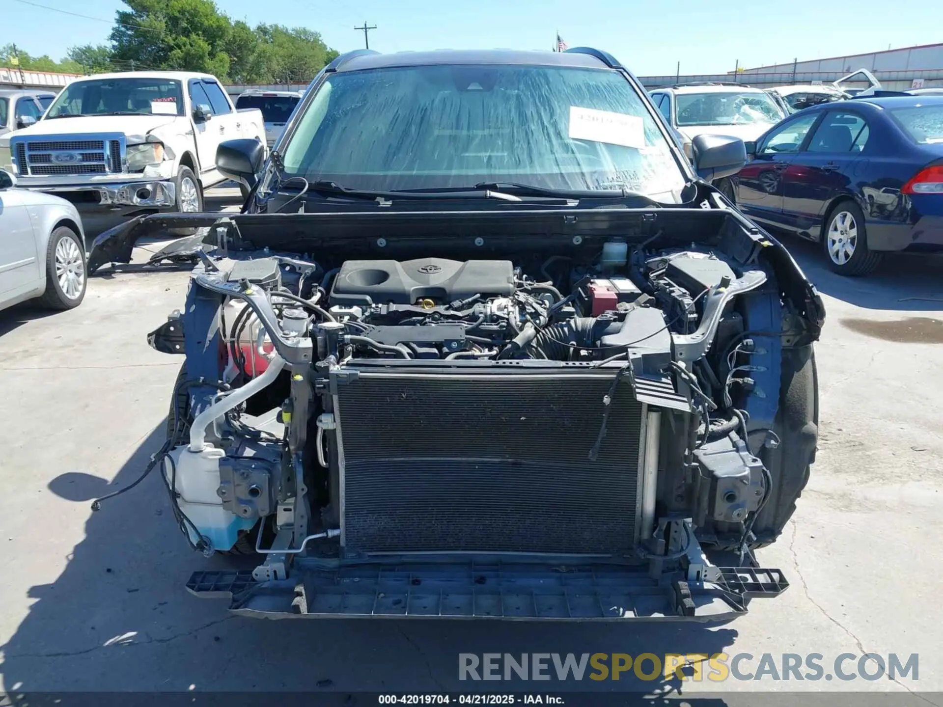 6 Photograph of a damaged car JTMH1RFV3KJ008405 TOYOTA RAV4 2019