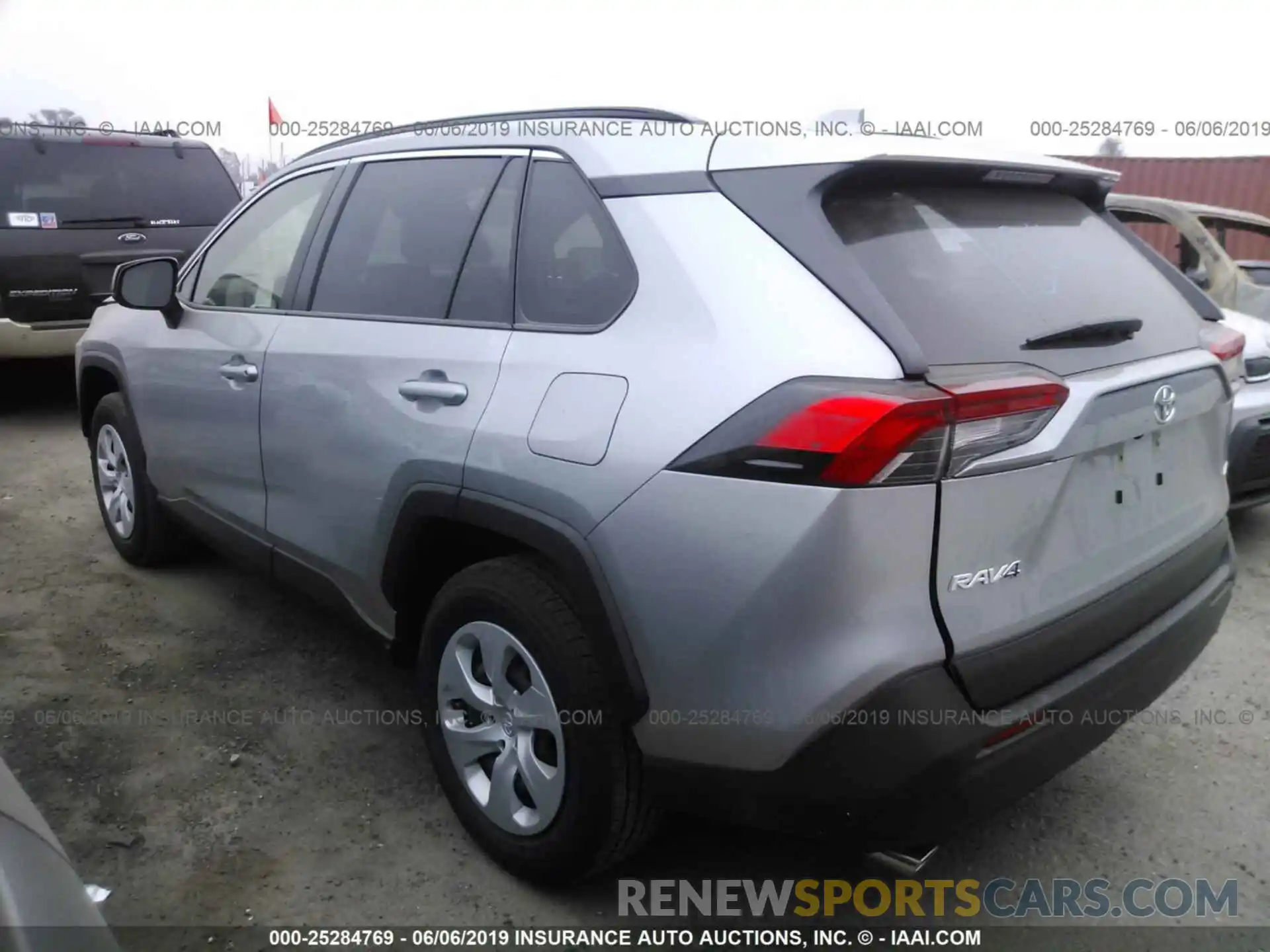 3 Photograph of a damaged car JTMH1RFV3KJ008694 TOYOTA RAV4 2019