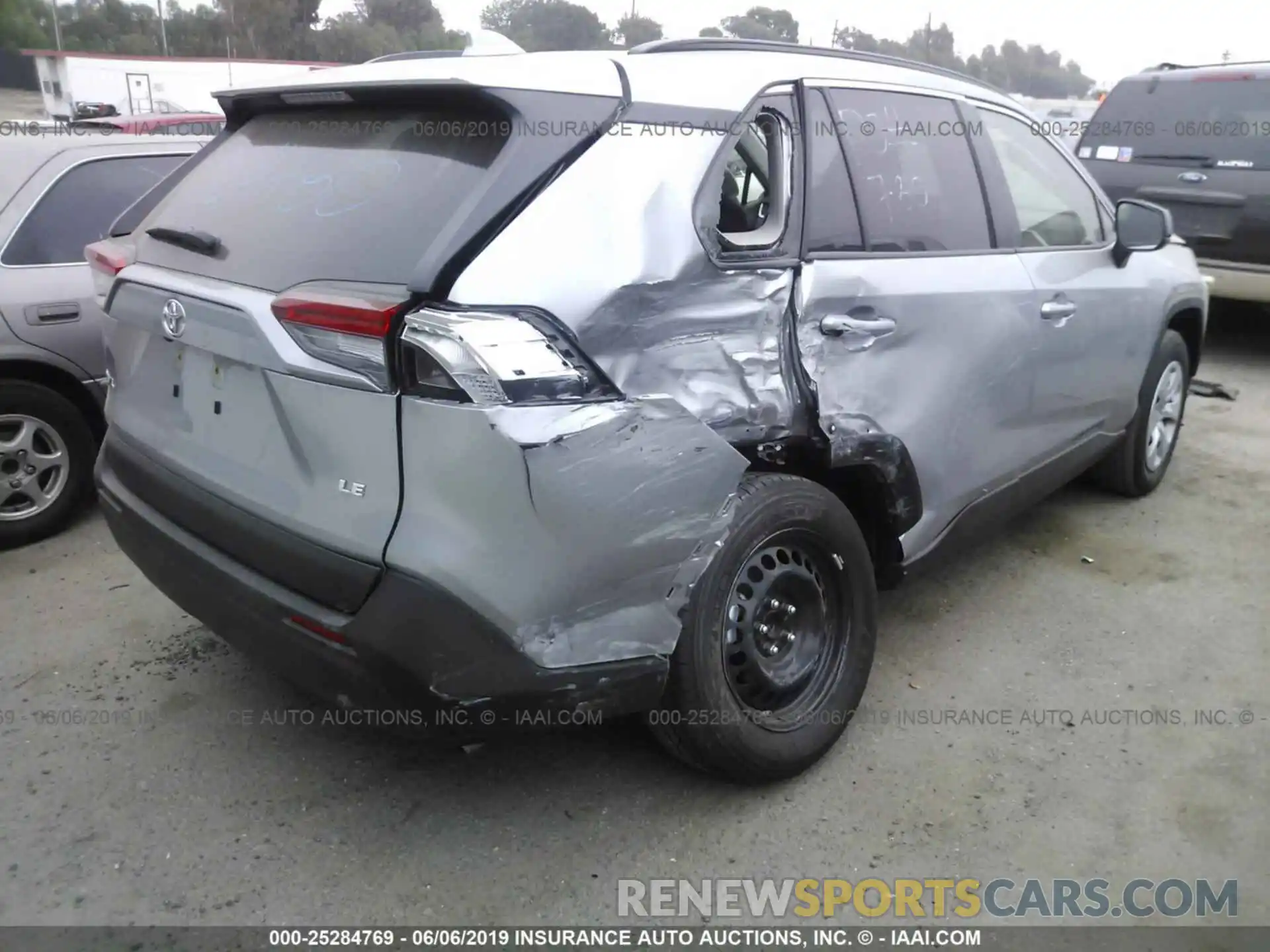 4 Photograph of a damaged car JTMH1RFV3KJ008694 TOYOTA RAV4 2019