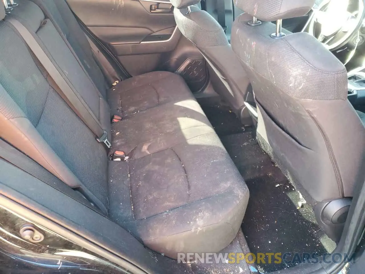 11 Photograph of a damaged car JTMH1RFV3KJ014737 TOYOTA RAV4 2019