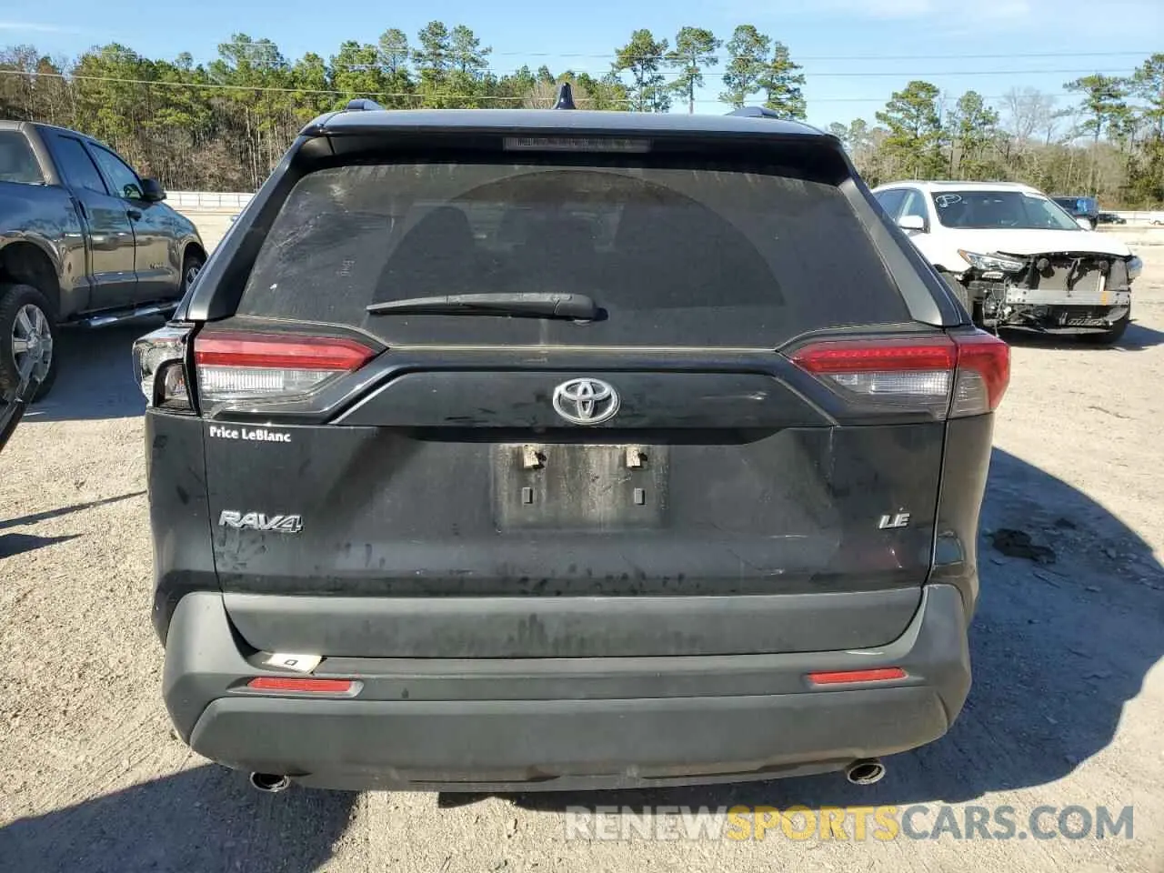 6 Photograph of a damaged car JTMH1RFV3KJ014737 TOYOTA RAV4 2019