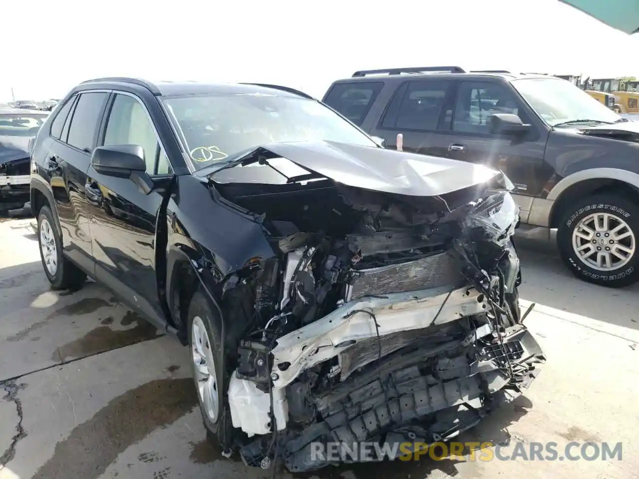 1 Photograph of a damaged car JTMH1RFV4KD015748 TOYOTA RAV4 2019