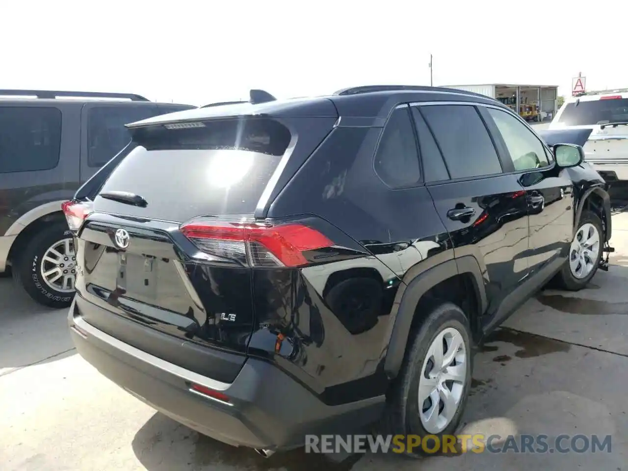 4 Photograph of a damaged car JTMH1RFV4KD015748 TOYOTA RAV4 2019