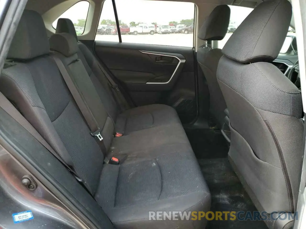 11 Photograph of a damaged car JTMH1RFV4KD019458 TOYOTA RAV4 2019