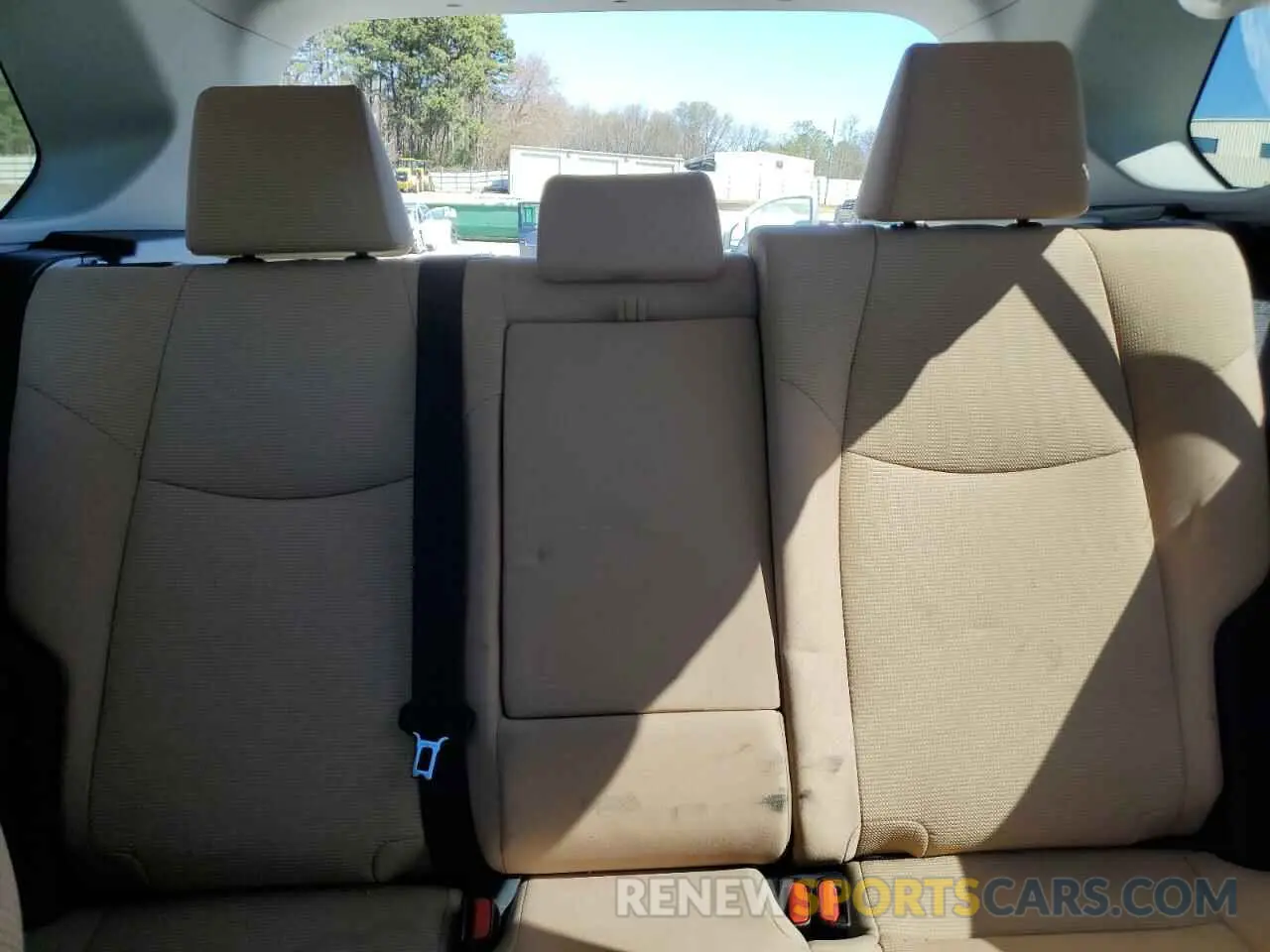 10 Photograph of a damaged car JTMH1RFV4KD031366 TOYOTA RAV4 2019