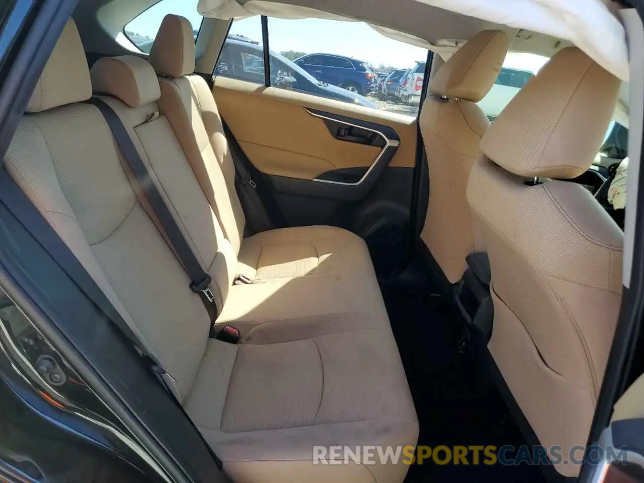 11 Photograph of a damaged car JTMH1RFV4KD031366 TOYOTA RAV4 2019