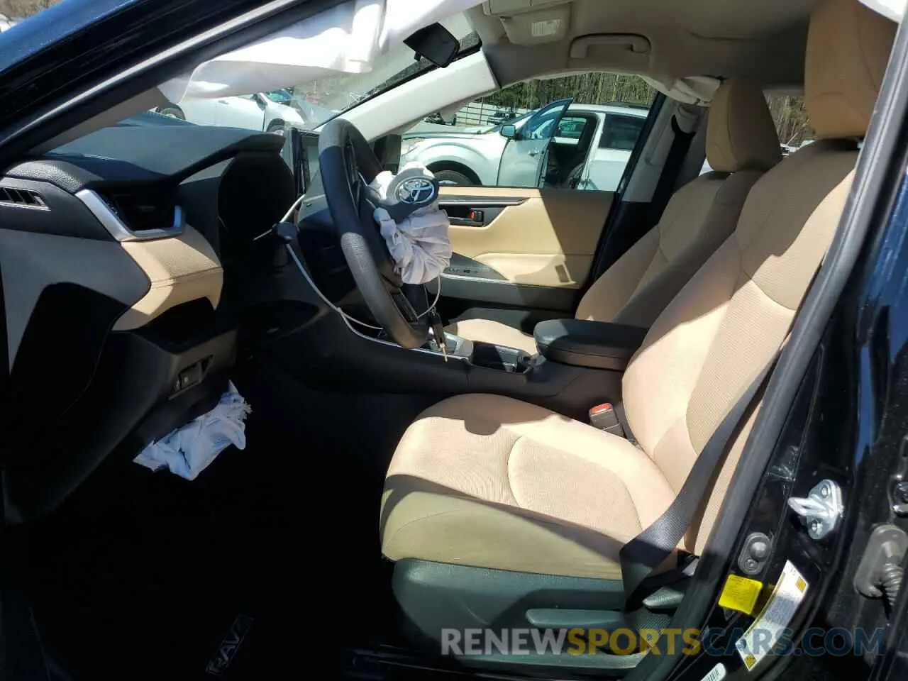 7 Photograph of a damaged car JTMH1RFV4KD031366 TOYOTA RAV4 2019