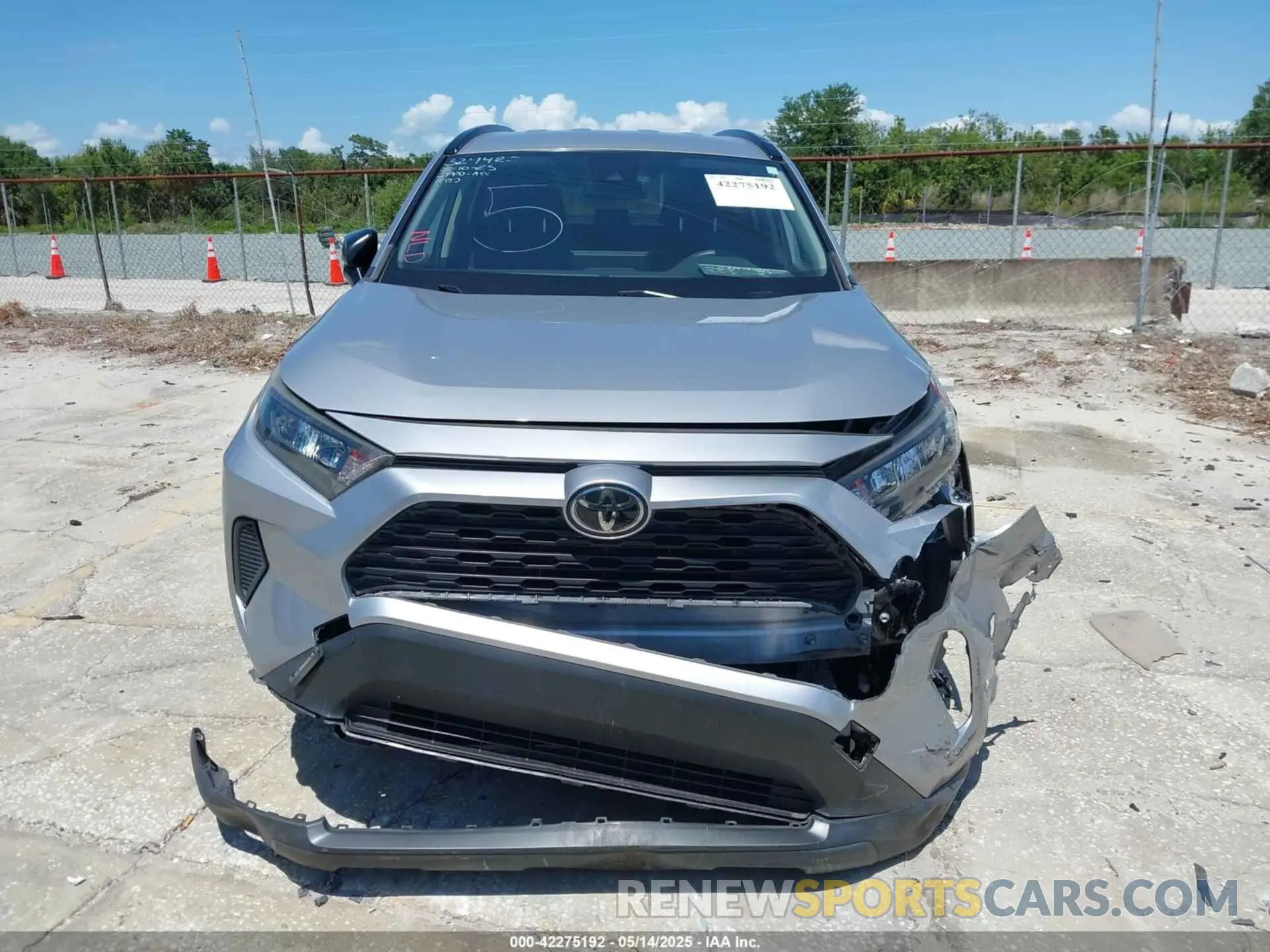 13 Photograph of a damaged car JTMH1RFV4KD036163 TOYOTA RAV4 2019