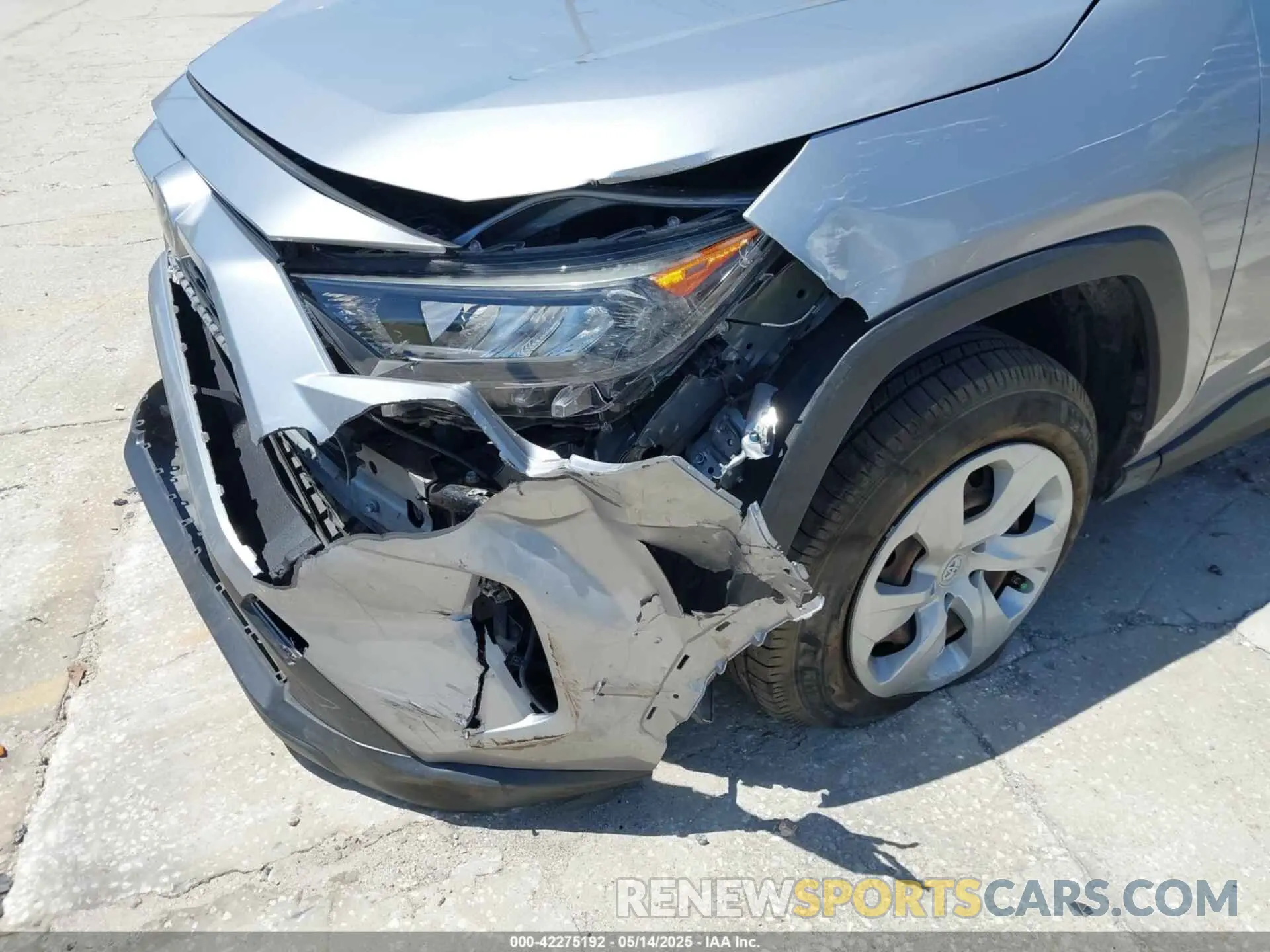 6 Photograph of a damaged car JTMH1RFV4KD036163 TOYOTA RAV4 2019