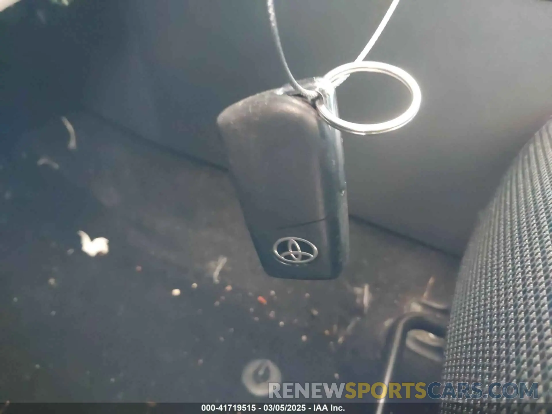 11 Photograph of a damaged car JTMH1RFV4KD037099 TOYOTA RAV4 2019