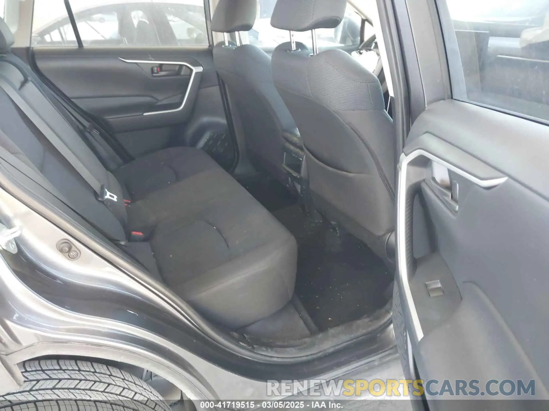 8 Photograph of a damaged car JTMH1RFV4KD037099 TOYOTA RAV4 2019