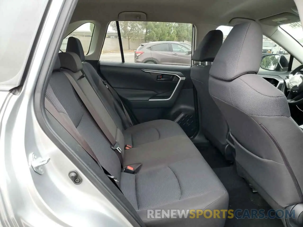 11 Photograph of a damaged car JTMH1RFV4KJ009059 TOYOTA RAV4 2019