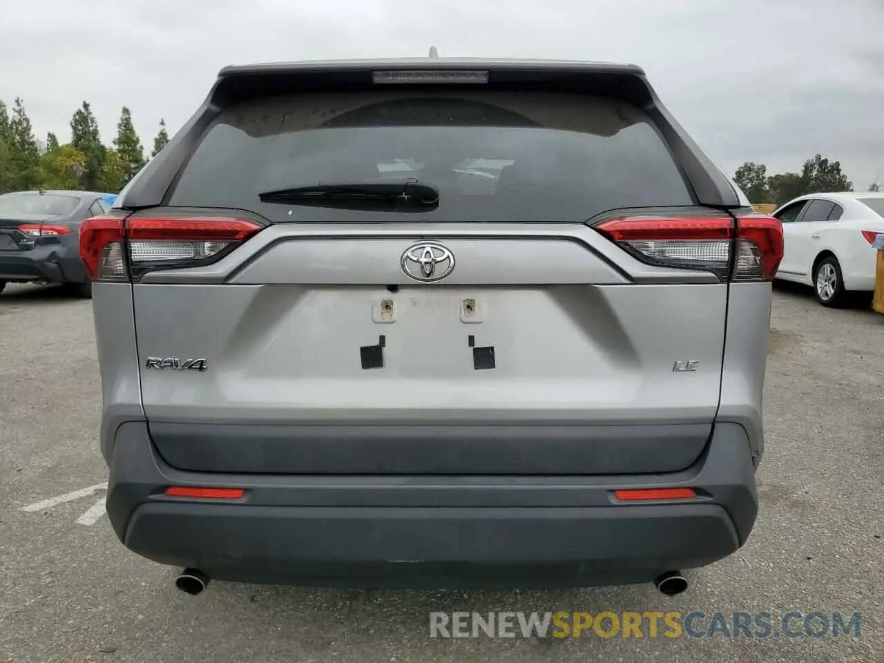 6 Photograph of a damaged car JTMH1RFV4KJ009059 TOYOTA RAV4 2019