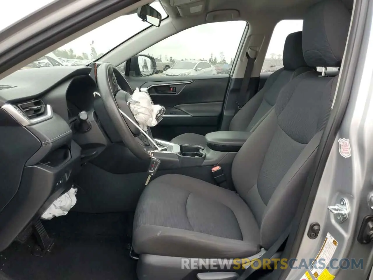 7 Photograph of a damaged car JTMH1RFV4KJ009059 TOYOTA RAV4 2019