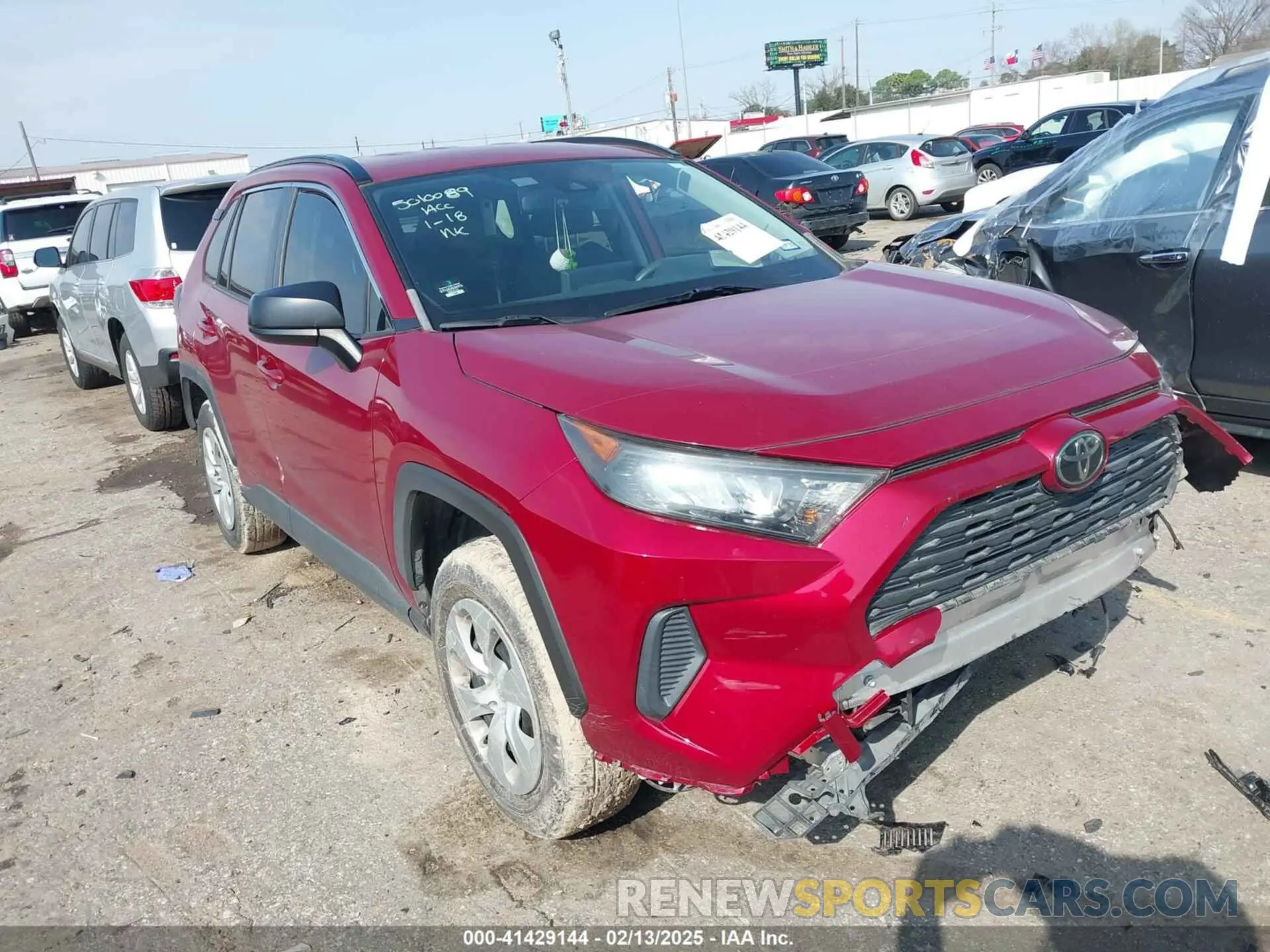 1 Photograph of a damaged car JTMH1RFV4KJ010972 TOYOTA RAV4 2019