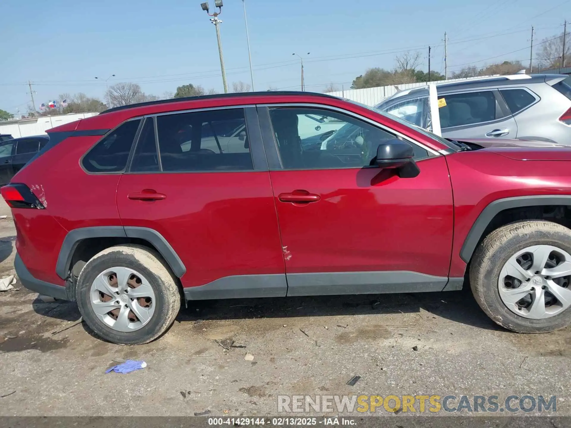 13 Photograph of a damaged car JTMH1RFV4KJ010972 TOYOTA RAV4 2019